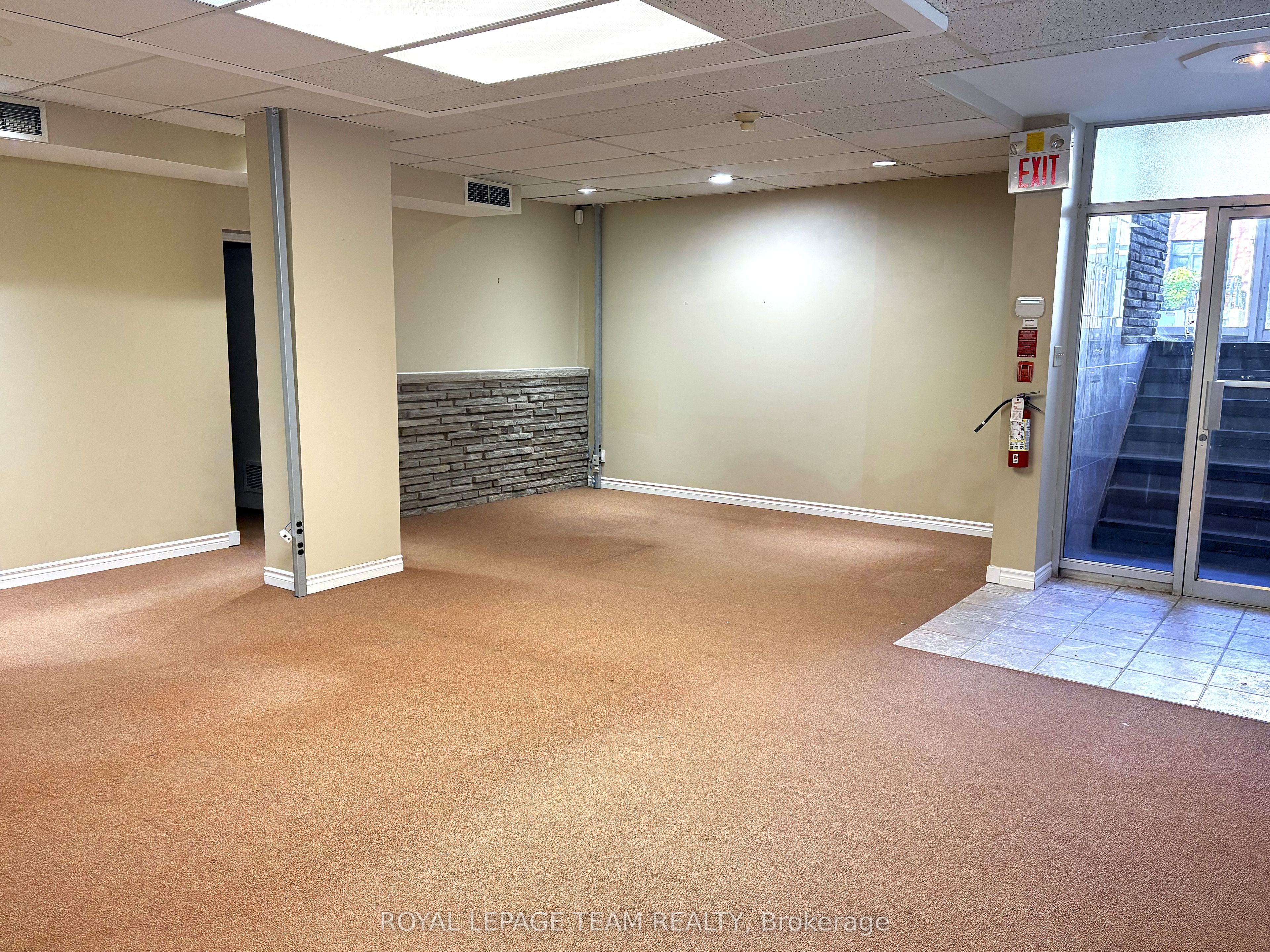 192 Somerset Street W Property Photo 2