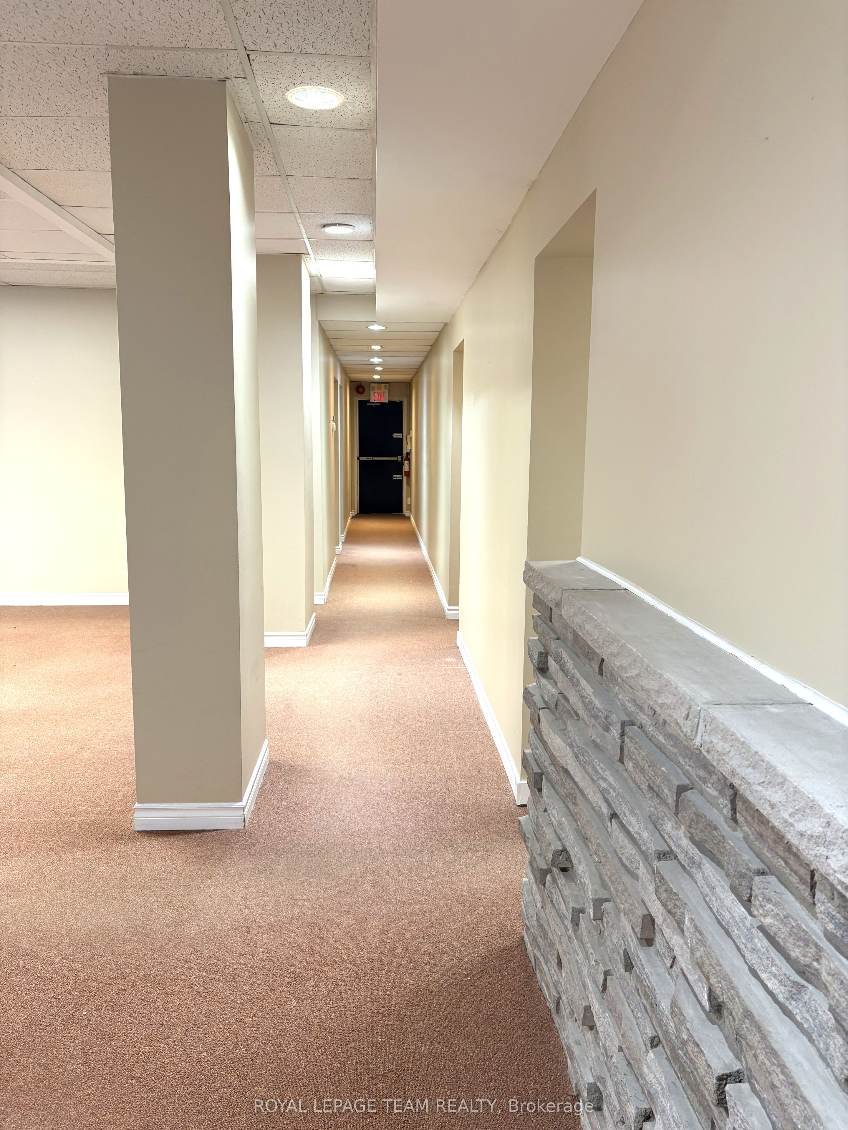 192 Somerset Street W Property Photo 4
