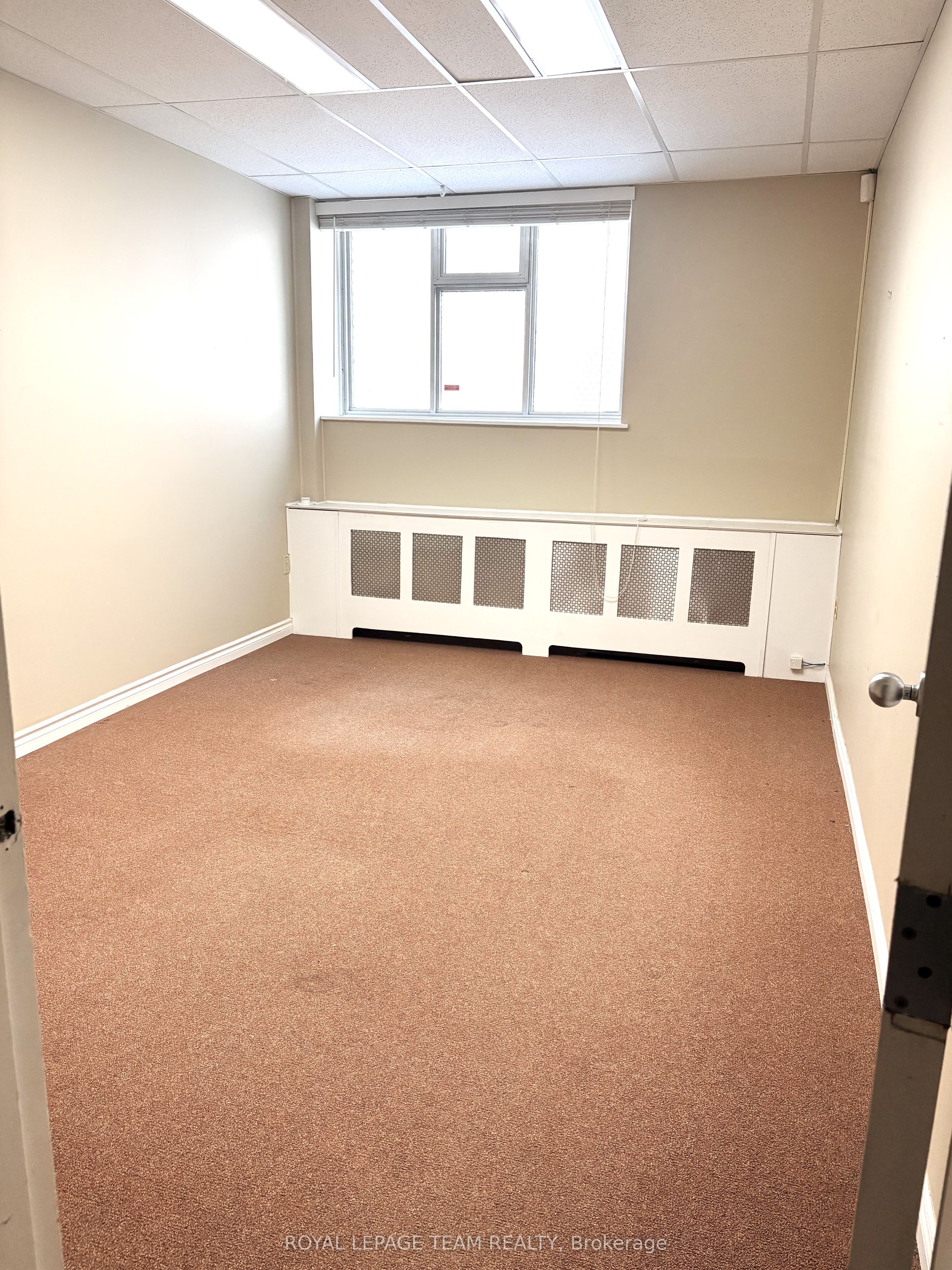 192 Somerset Street W Property Photo 6
