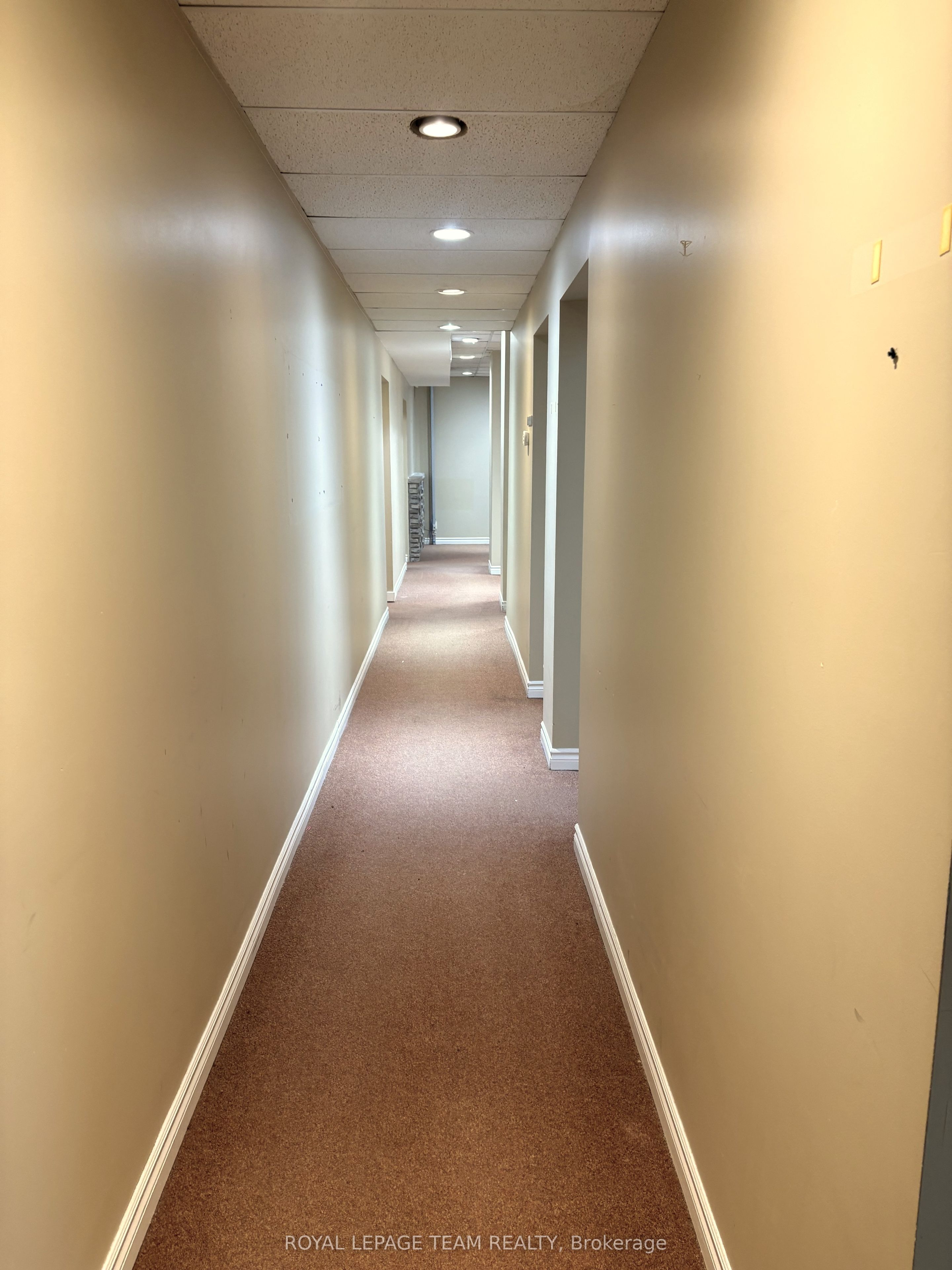 192 Somerset Street W Property Photo 7