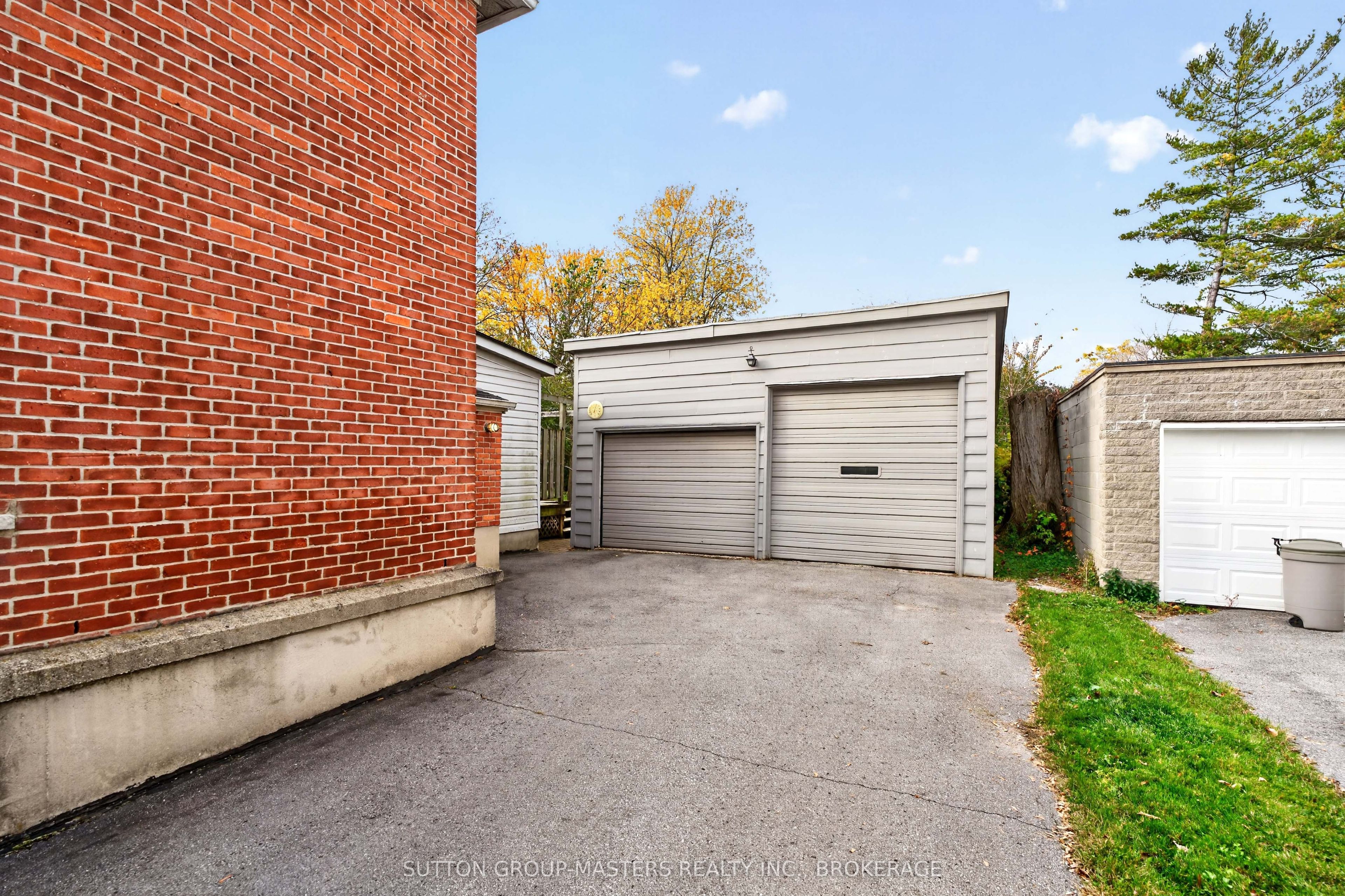 212 Macdonnell Street Property Photo 36