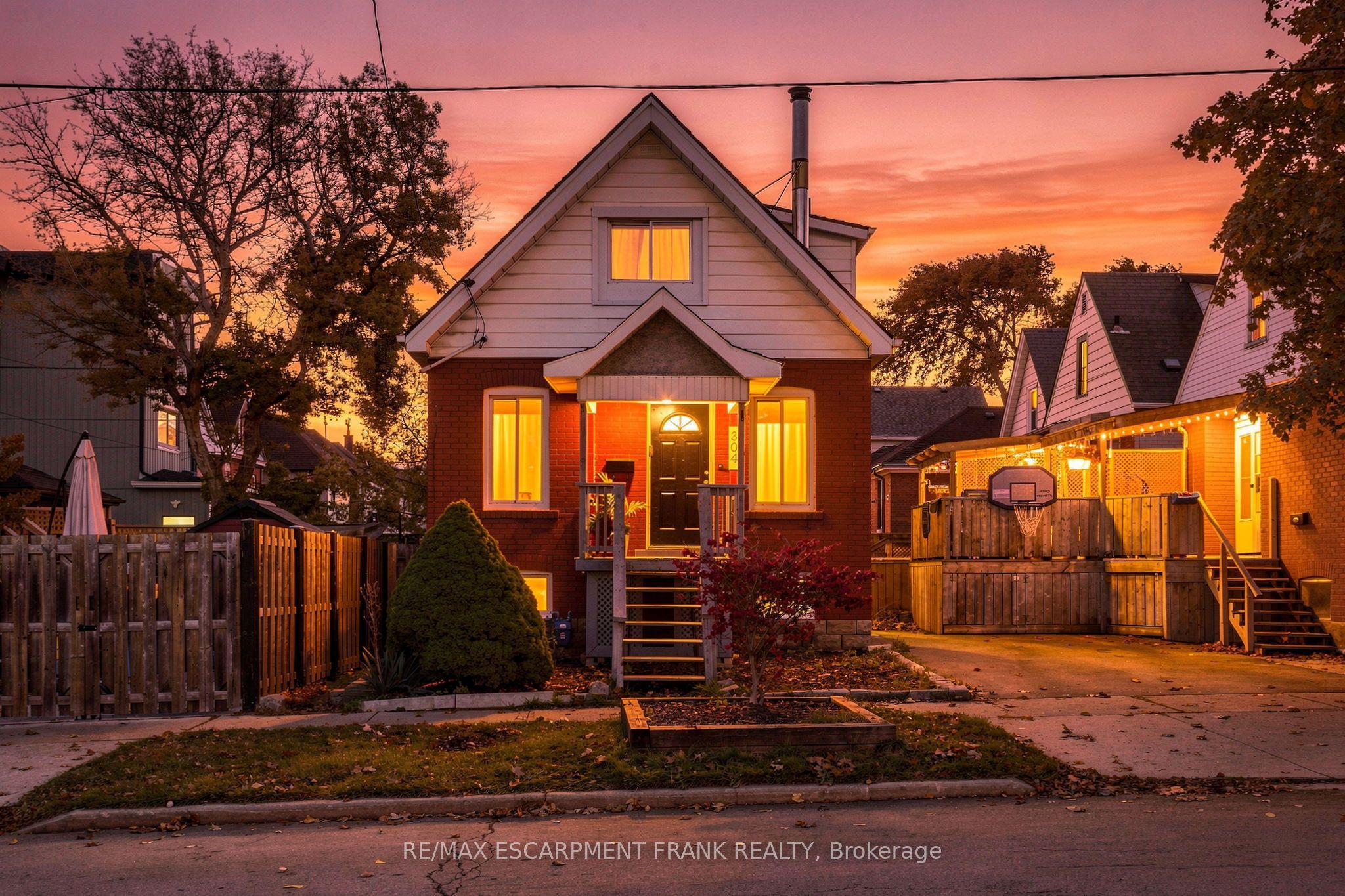 304 Rosslyn Avenue N Property Photo 1