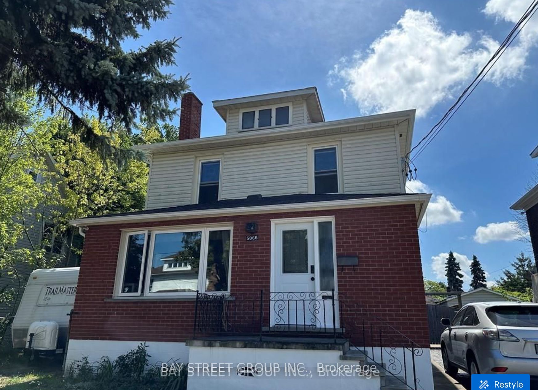 5066 WILLMOTT Street Upper Property Photo 1