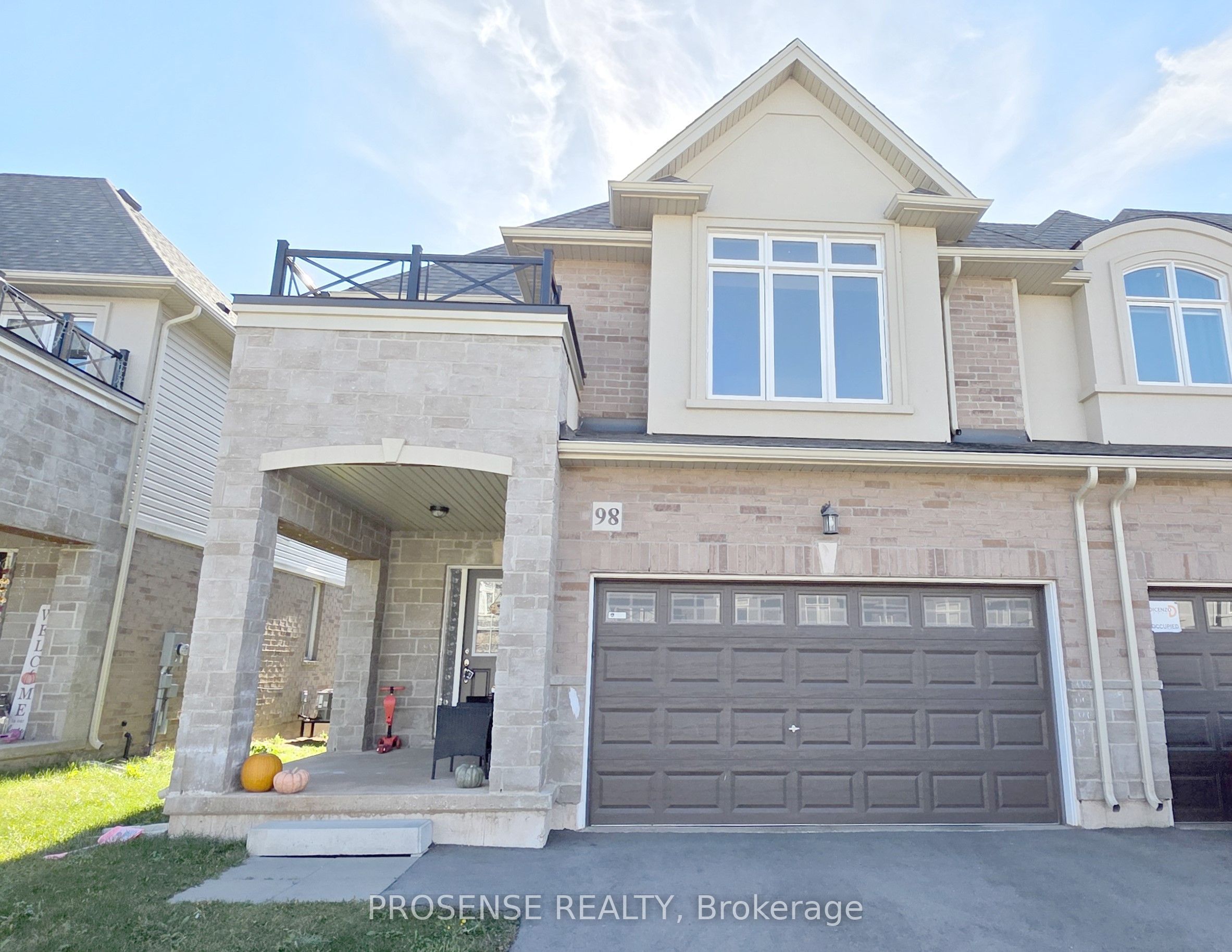 98 Pinot Crescent Property Photo 1