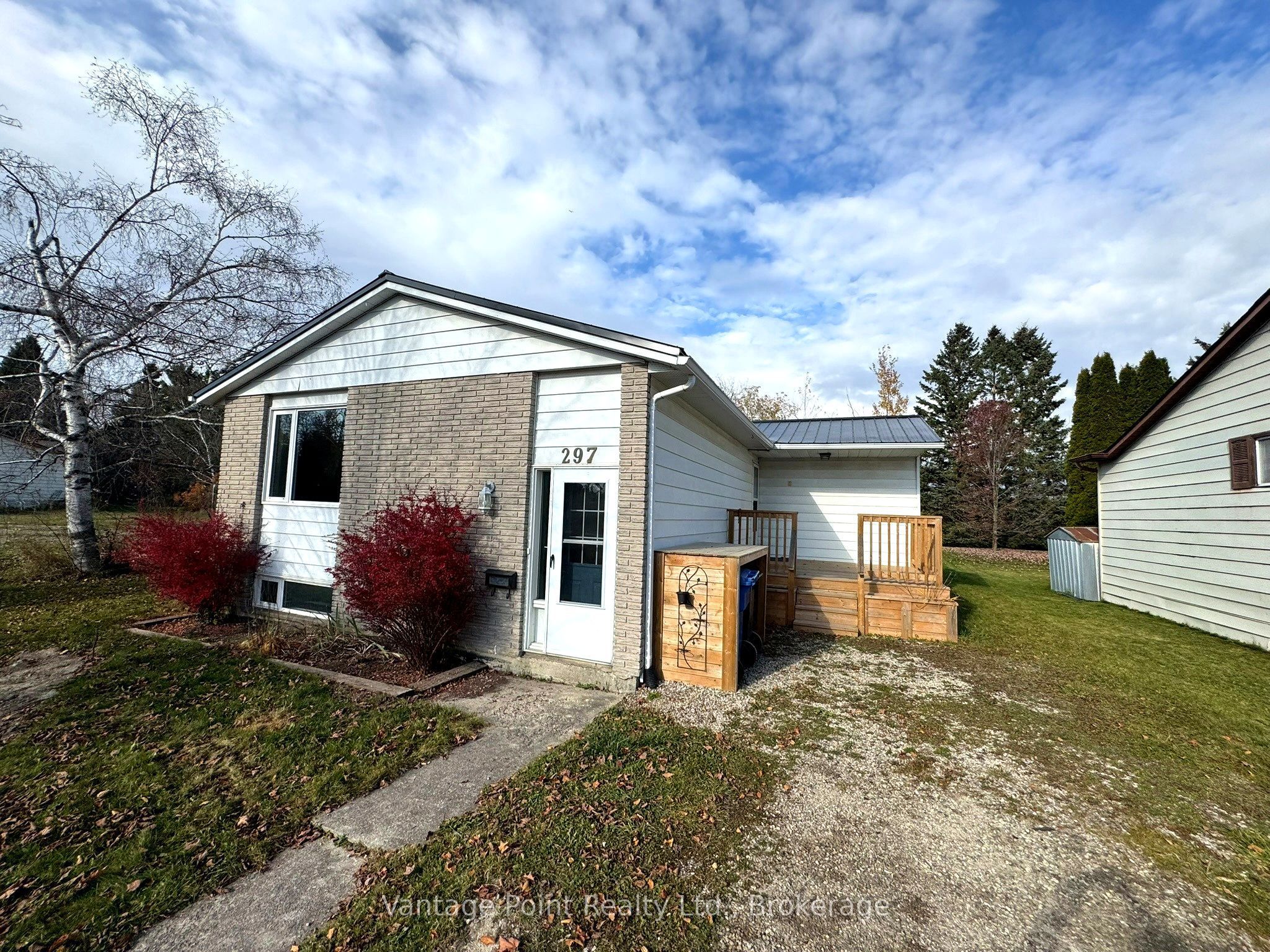 297 Main Street W Property Photo 1