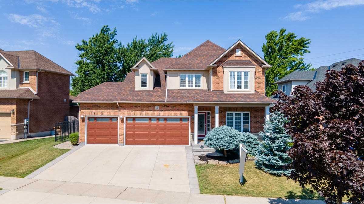 4 Golf Woods Dr Property Photo 1