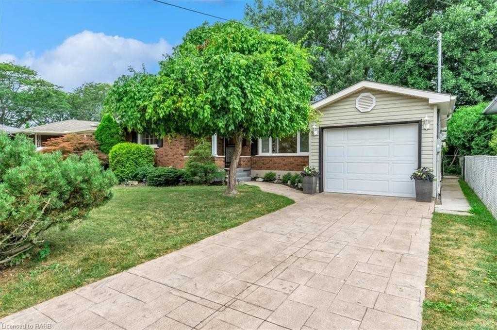 29 Prince Charles Dr Property Photo 2