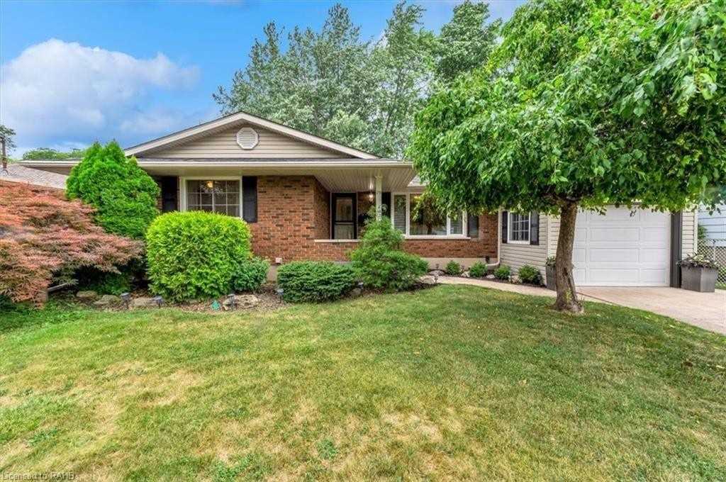 29 Prince Charles Dr Property Photo 3