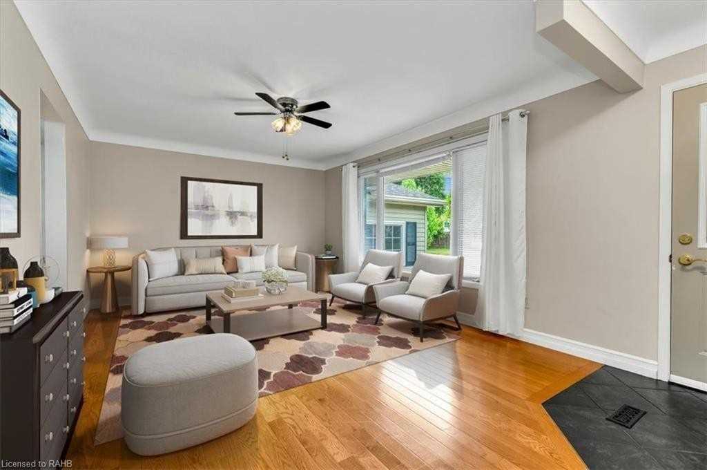 29 Prince Charles Dr Property Photo 5