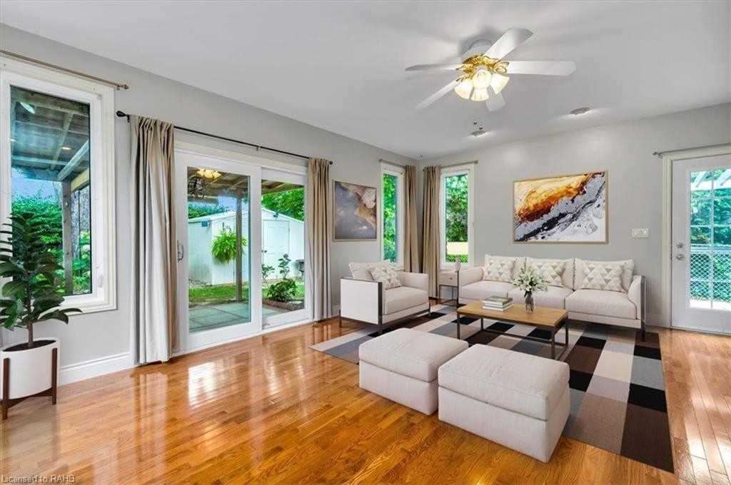 29 Prince Charles Dr Property Photo 11