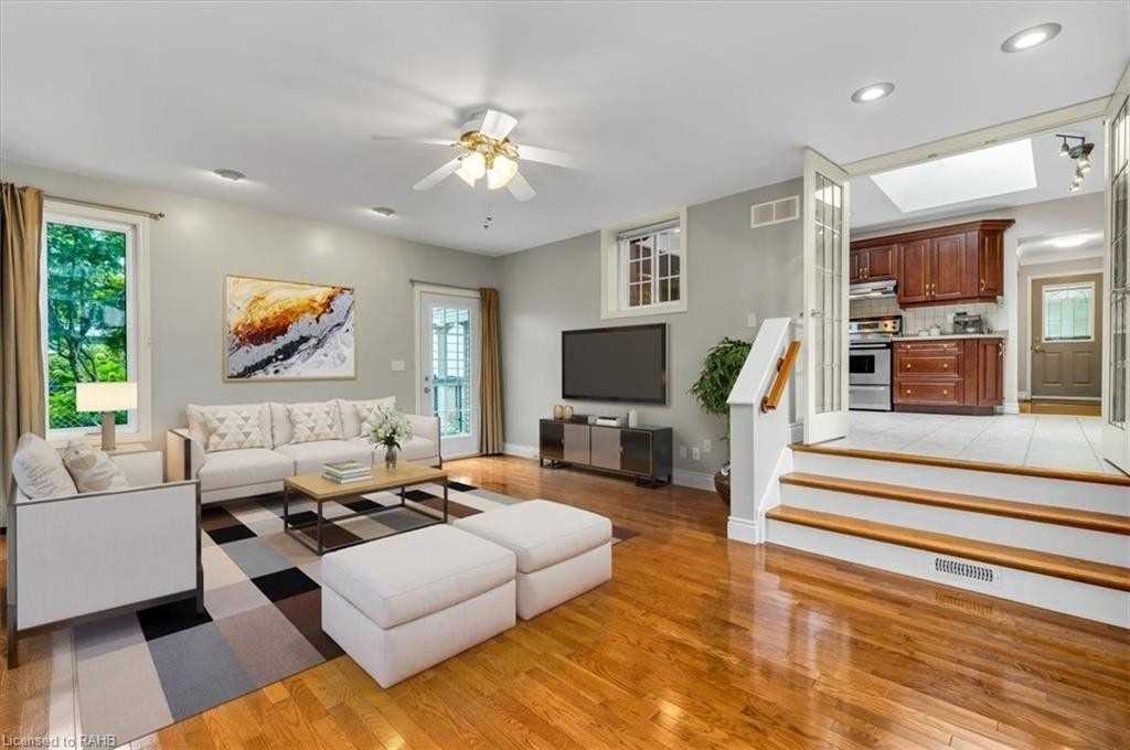 29 Prince Charles Dr Property Photo 12