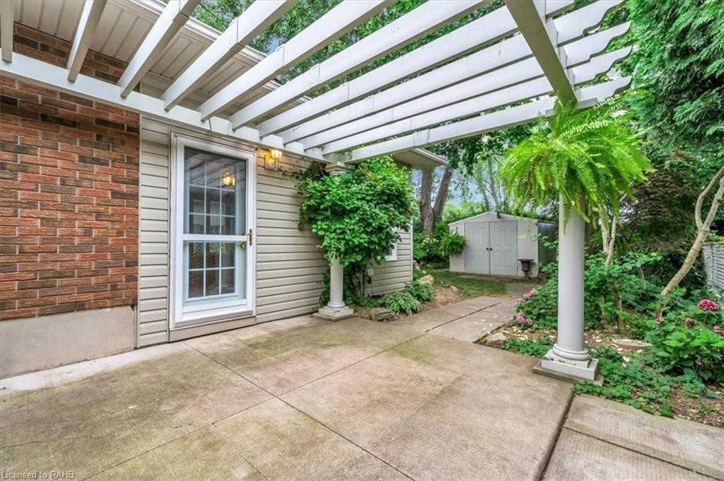 29 Prince Charles Dr Property Photo 32