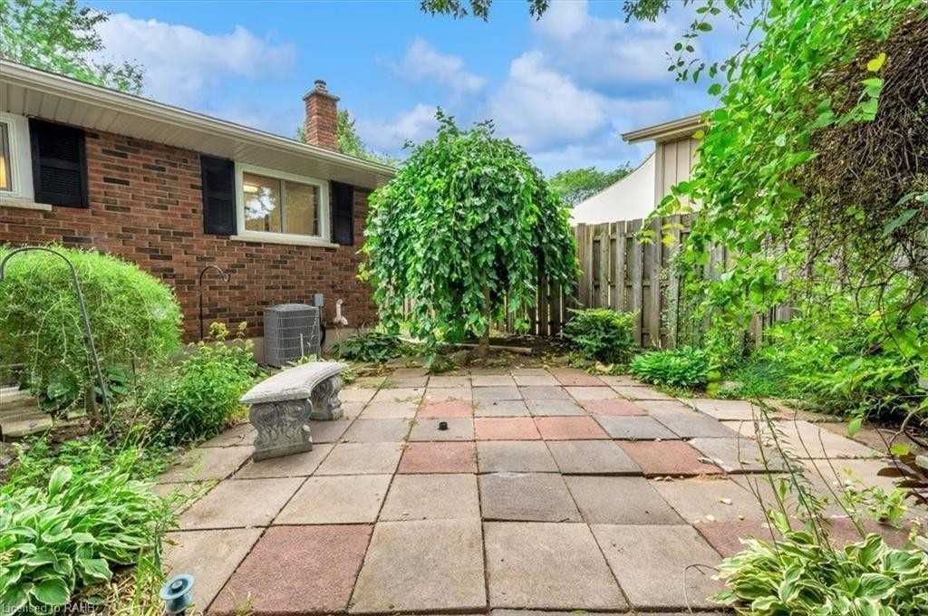 29 Prince Charles Dr Property Photo 34