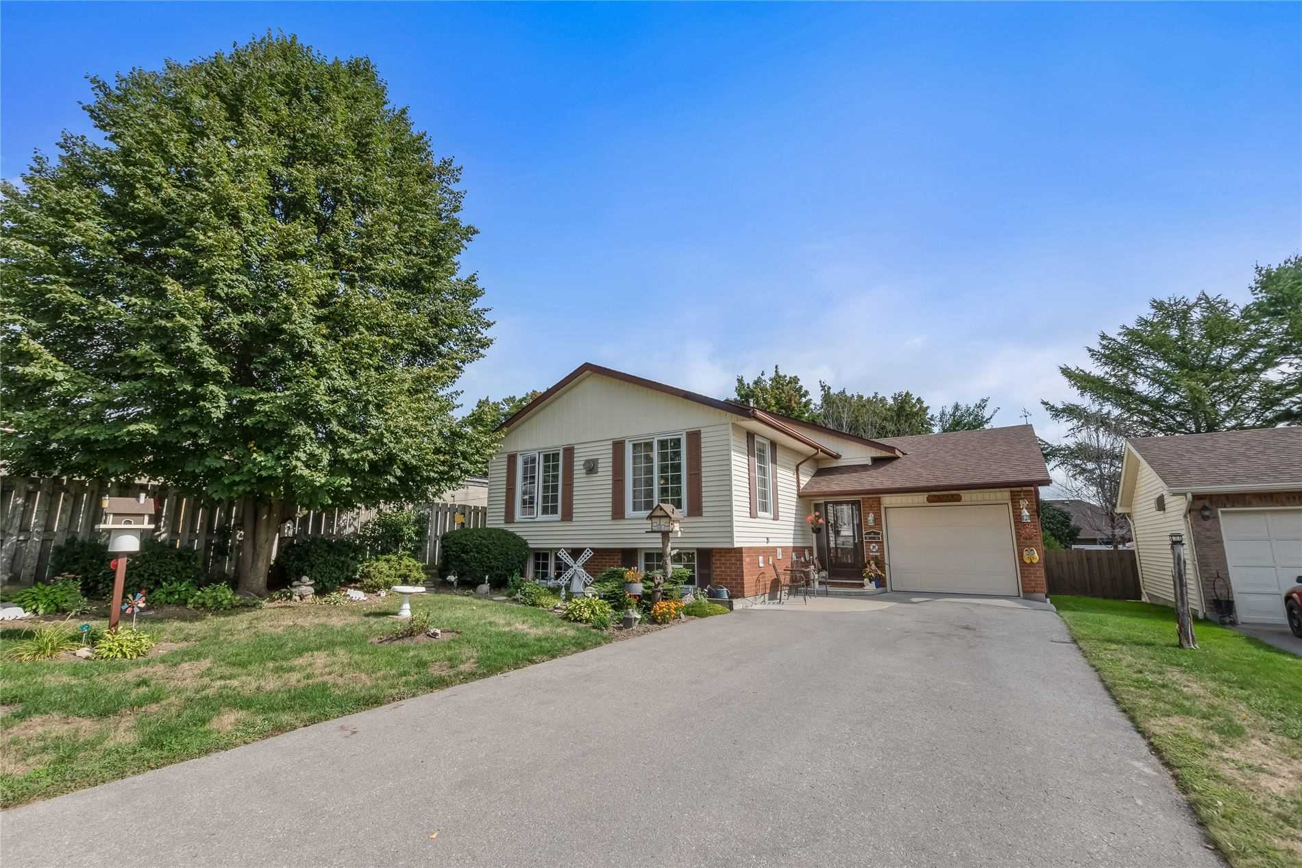 3 Farley Cres Property Photo 1