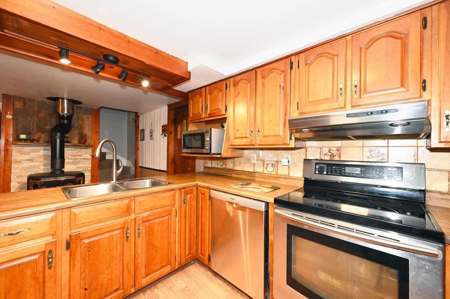 4977 Spicer Rd Property Photo 6