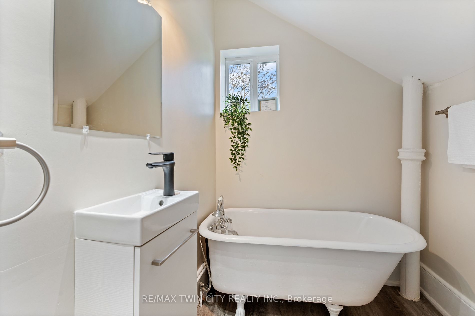 20 House Ave Property Photo 24