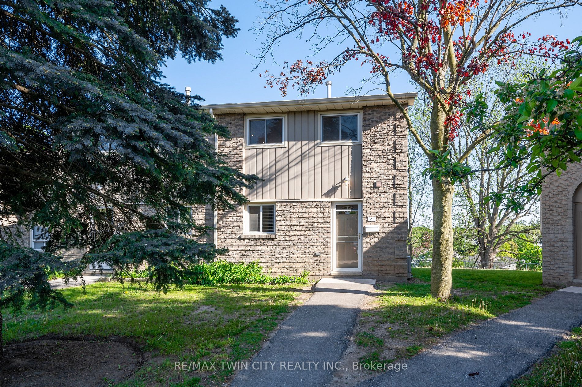 25 Upper Canada Dr #21 Property Photo 3