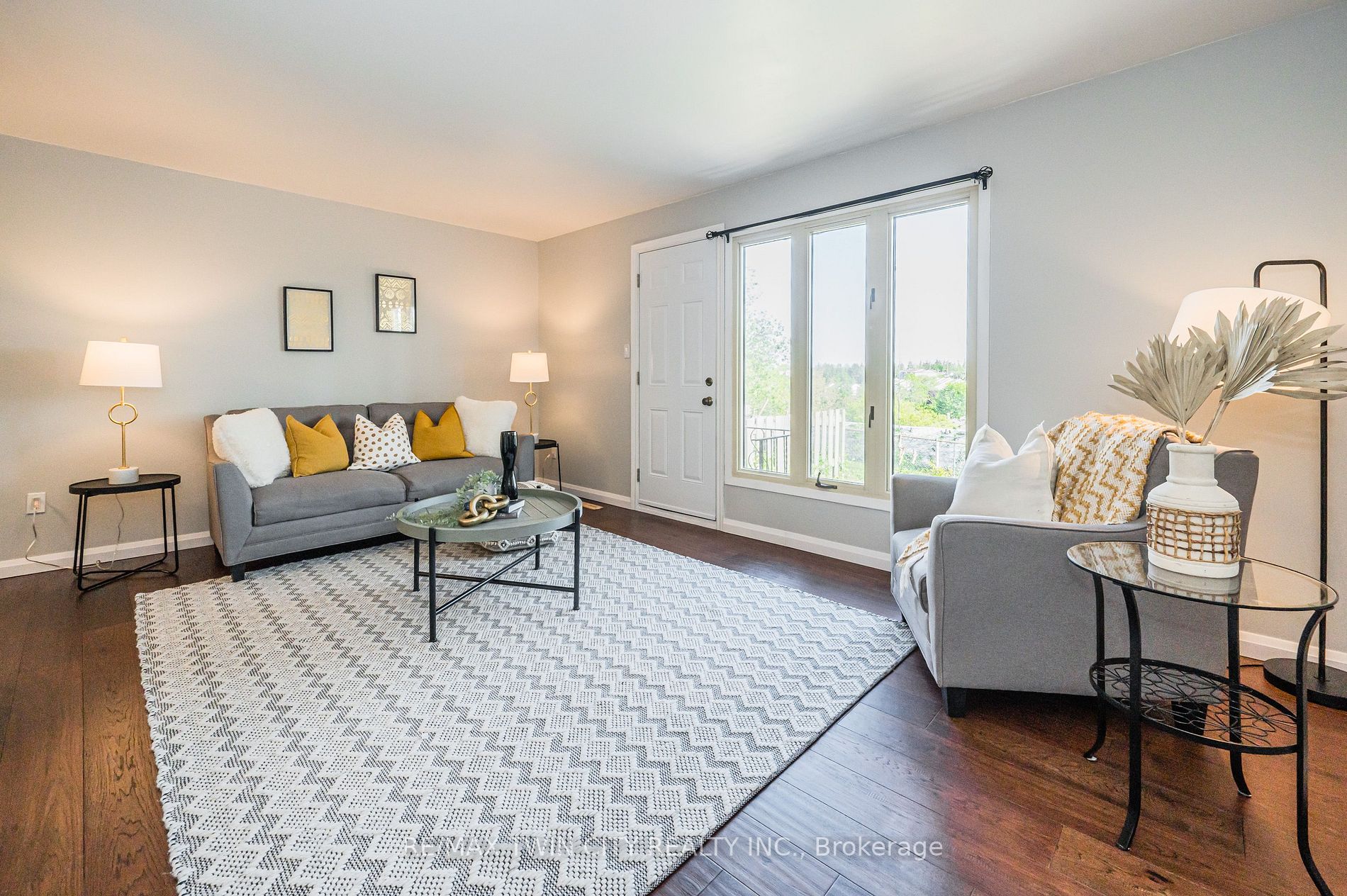 25 Upper Canada Dr #21 Property Photo 6