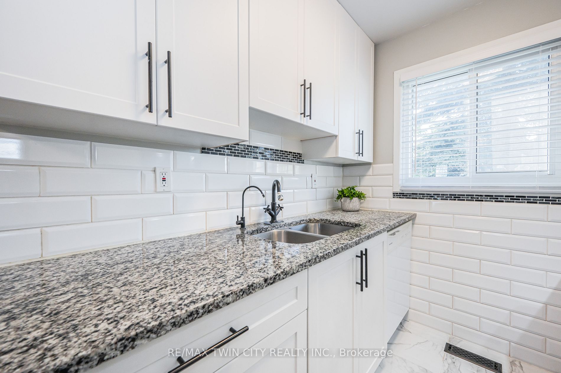 25 Upper Canada Dr #21 Property Photo 12