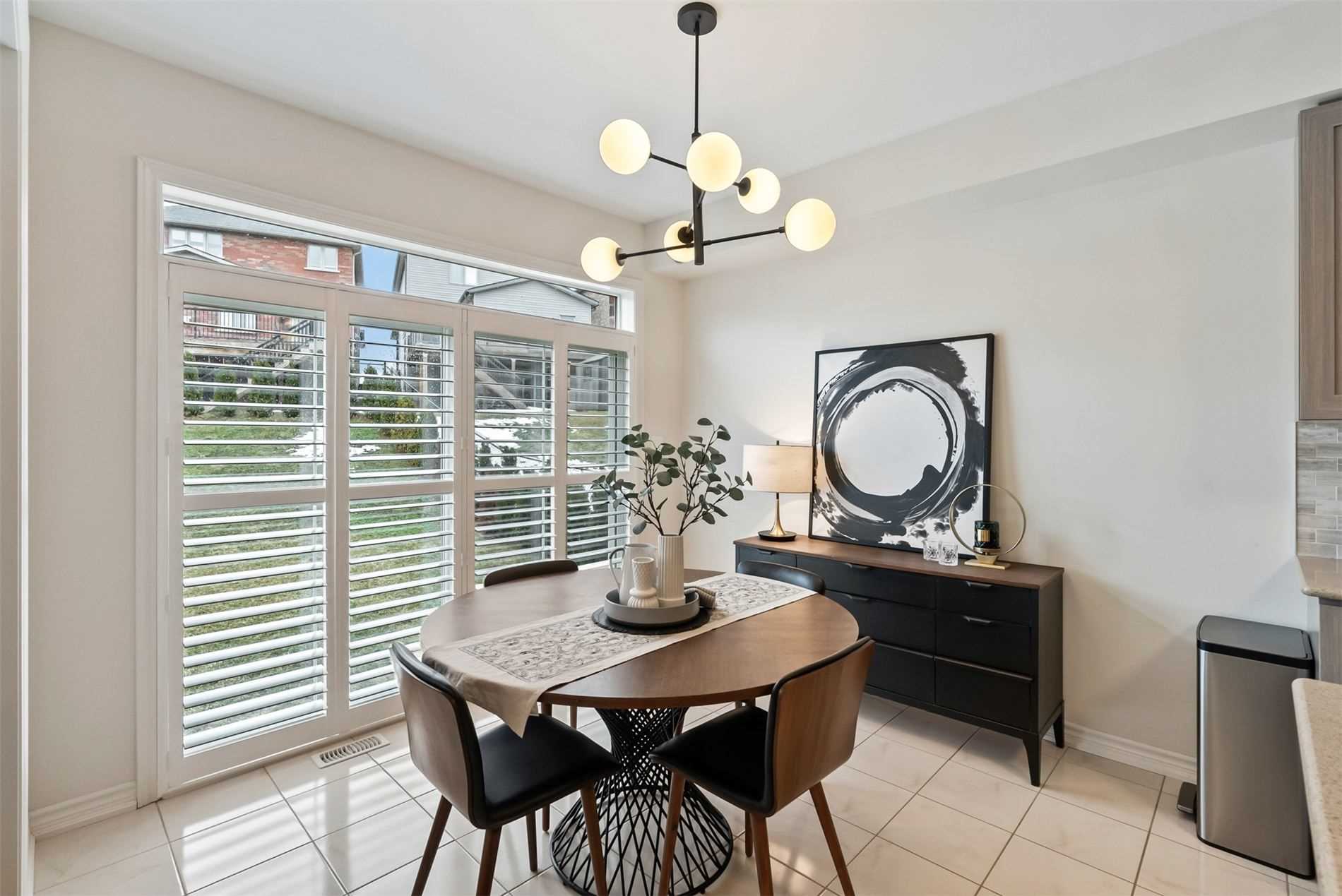 31 Voyageur St Property Photo 8