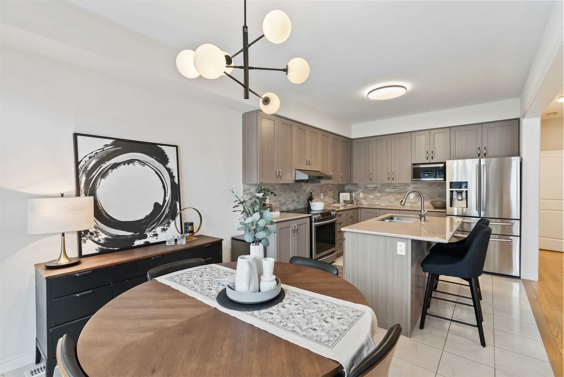 31 Voyageur St Property Photo 9