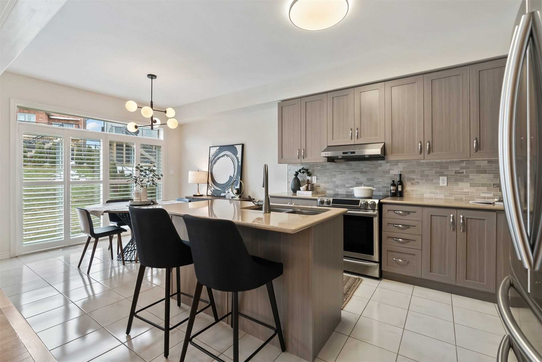 31 Voyageur St Property Photo 10