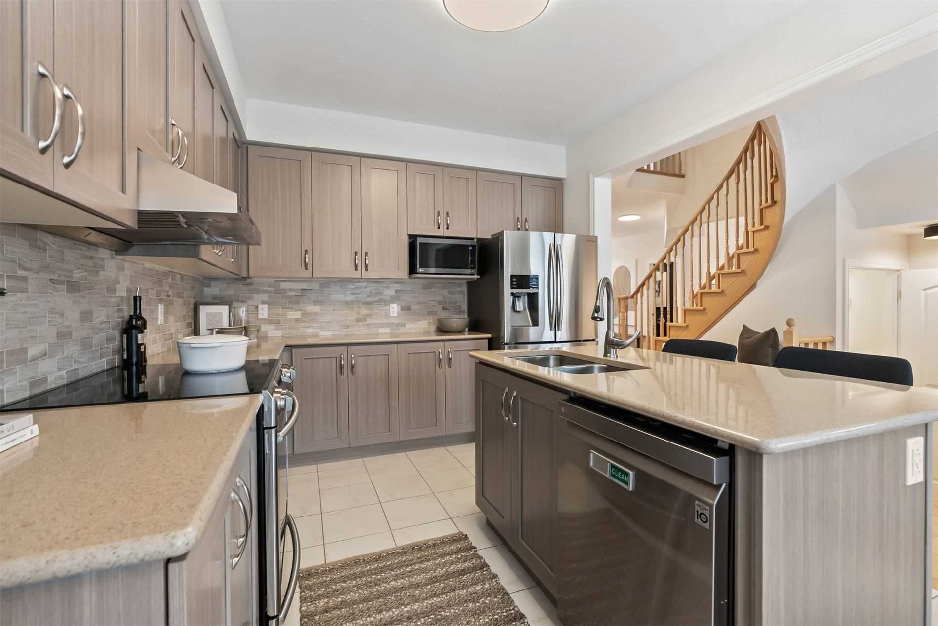 31 Voyageur St Property Photo 14