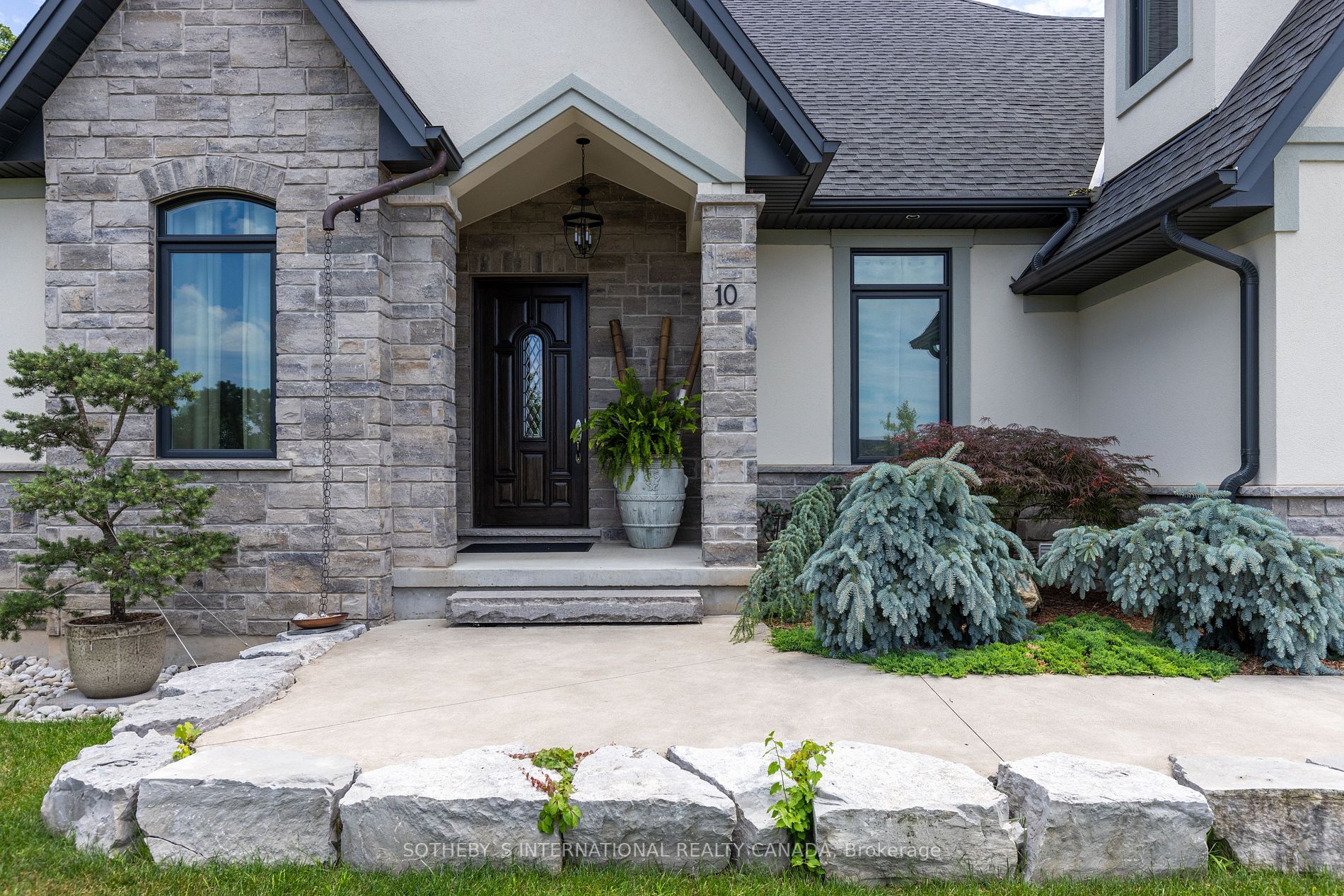 10 David Lowrey Crt Property Photo 6
