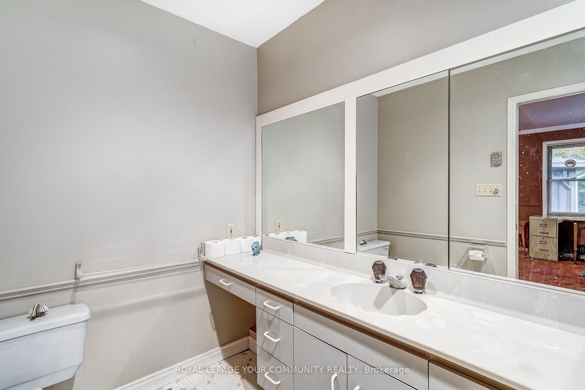 80 Parklane Cres Property Photo 27
