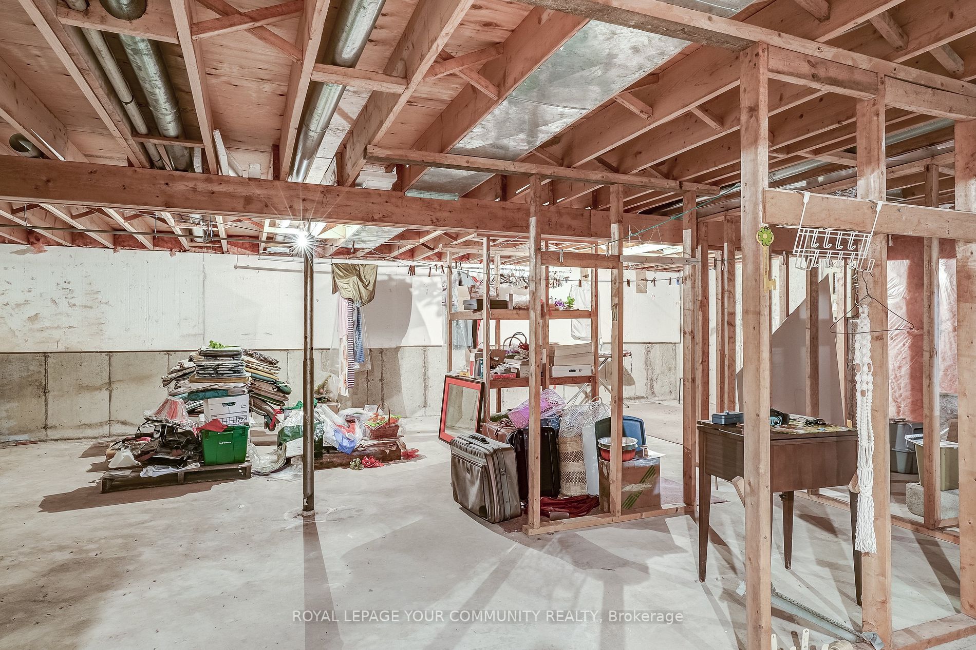 80 Parklane Cres Property Photo 32