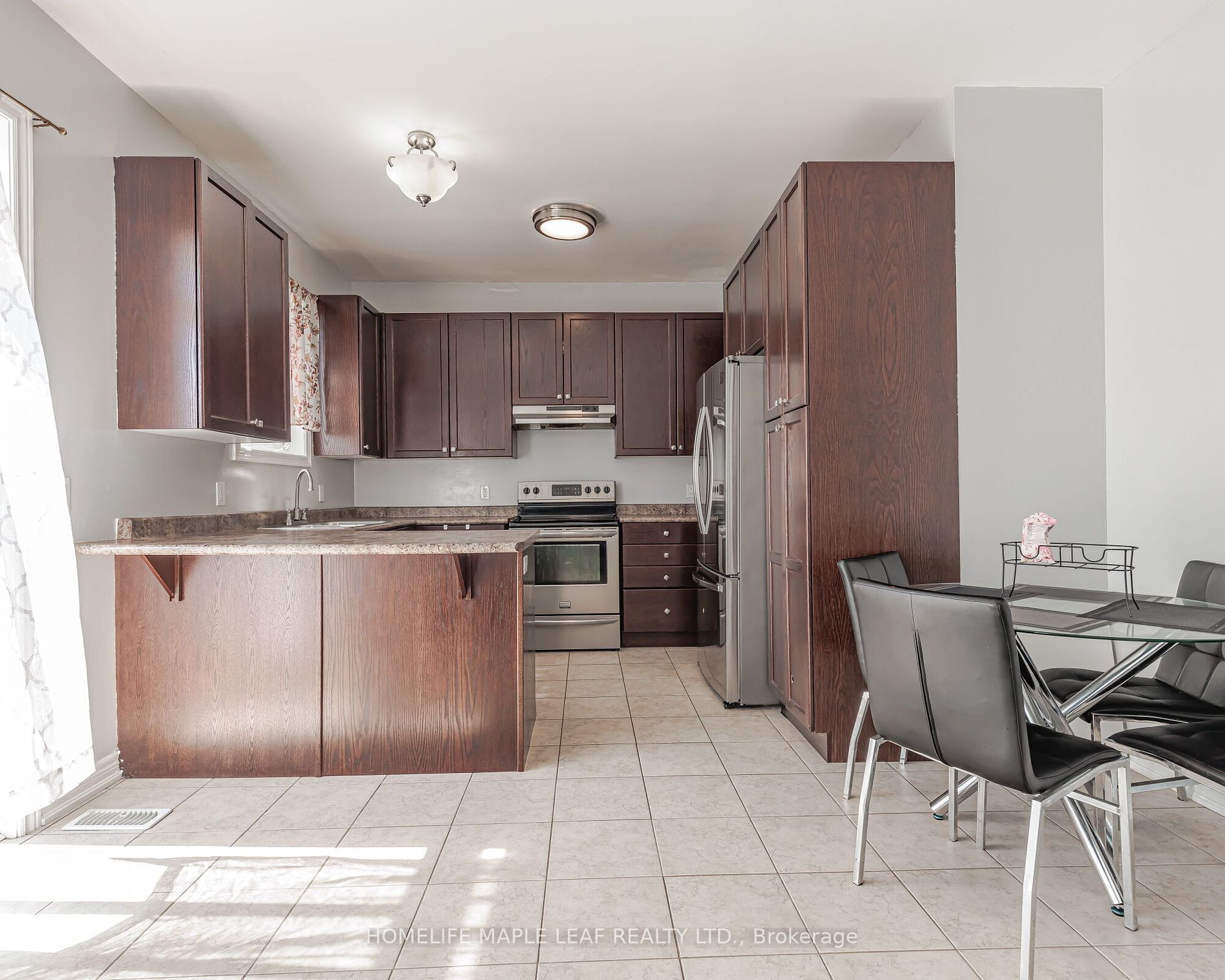 733 Cook Cres Property Photo 18