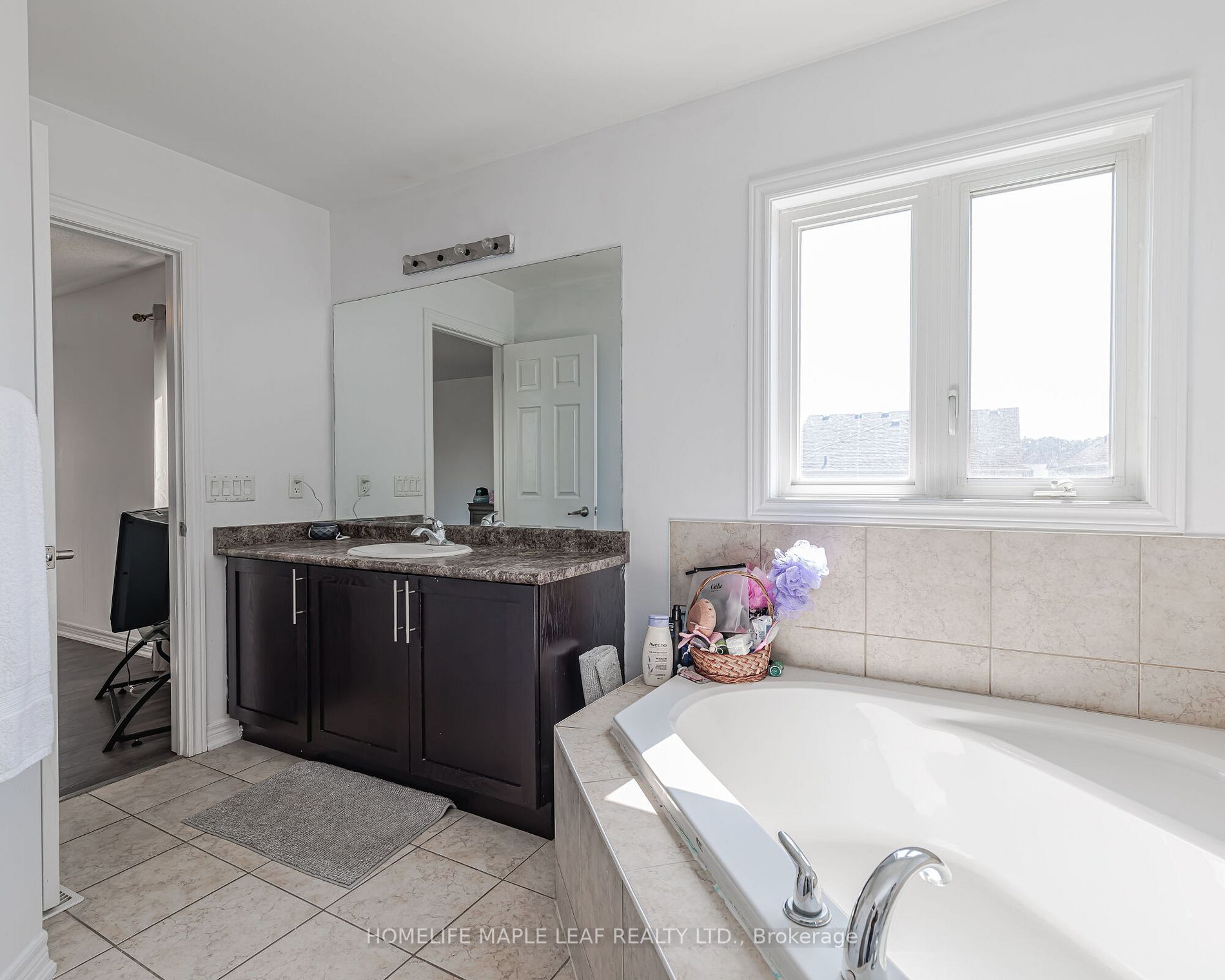 733 Cook Cres Property Photo 27