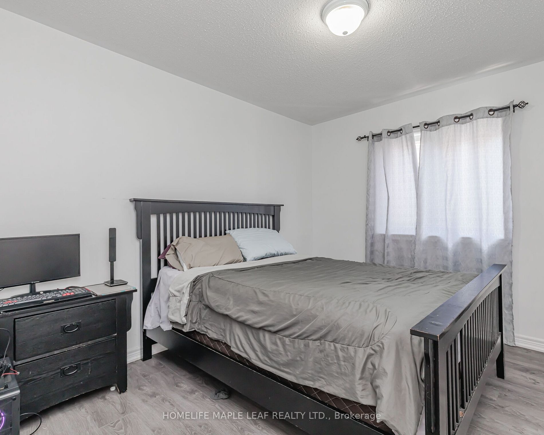 733 Cook Cres Property Photo 30