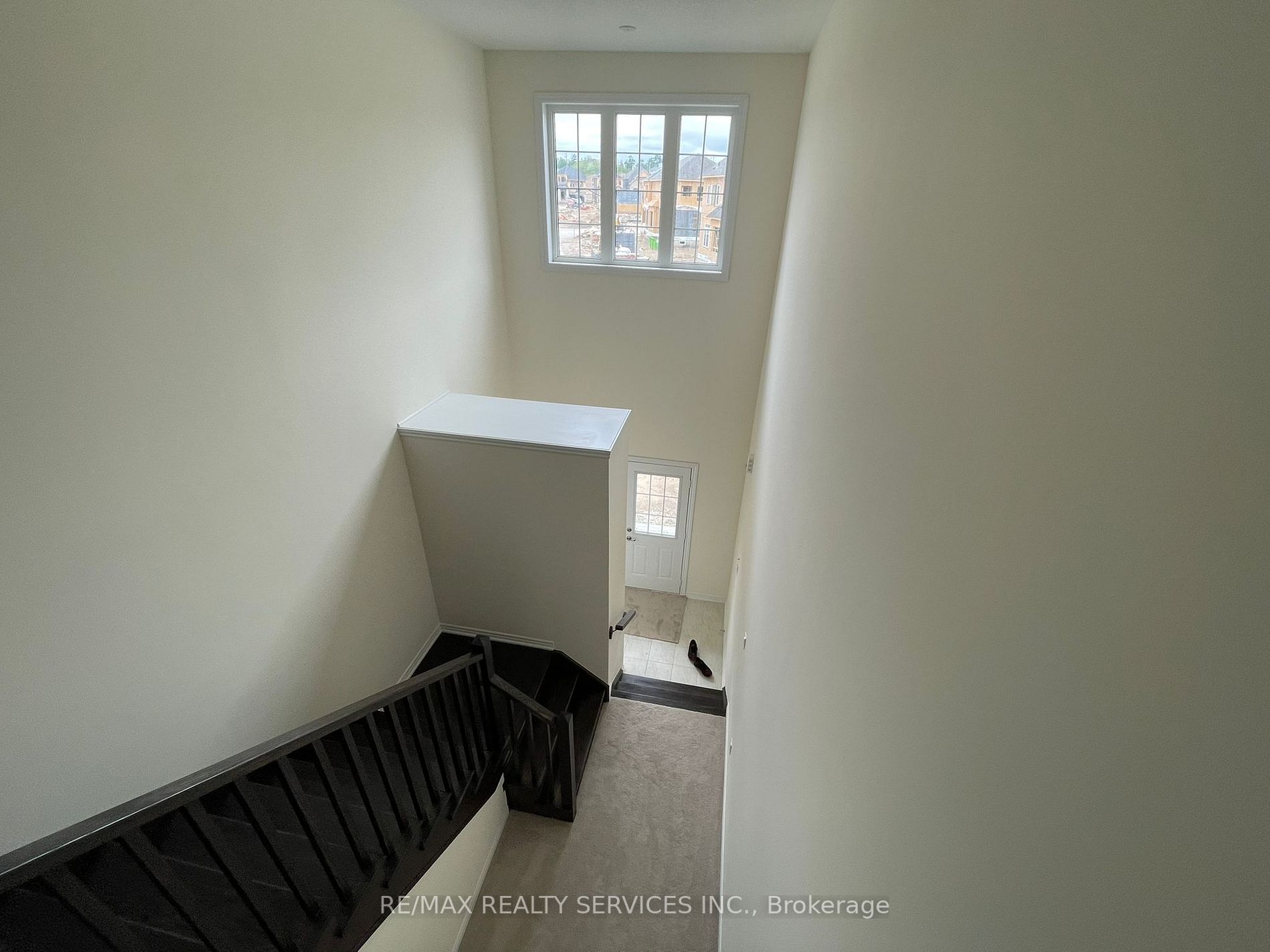 25 Jenner Ct Property Photo 2