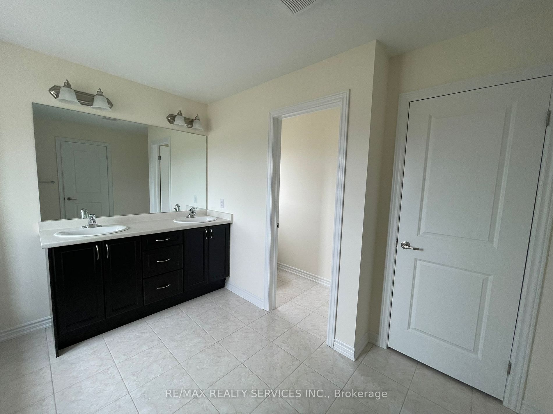 25 Jenner Ct Property Photo 4