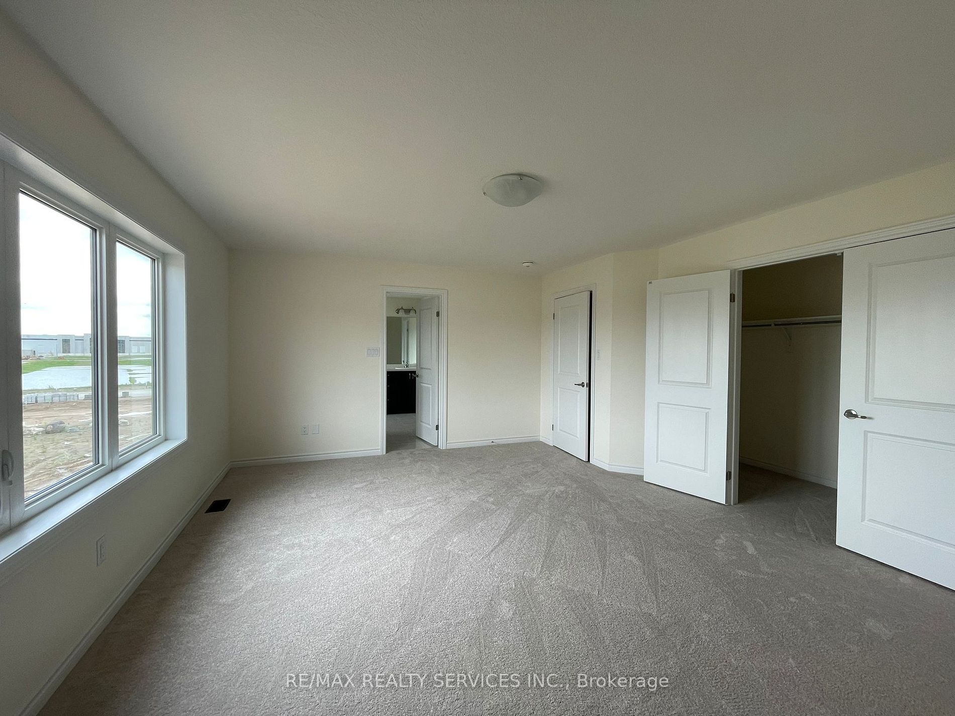 25 Jenner Ct Property Photo 5