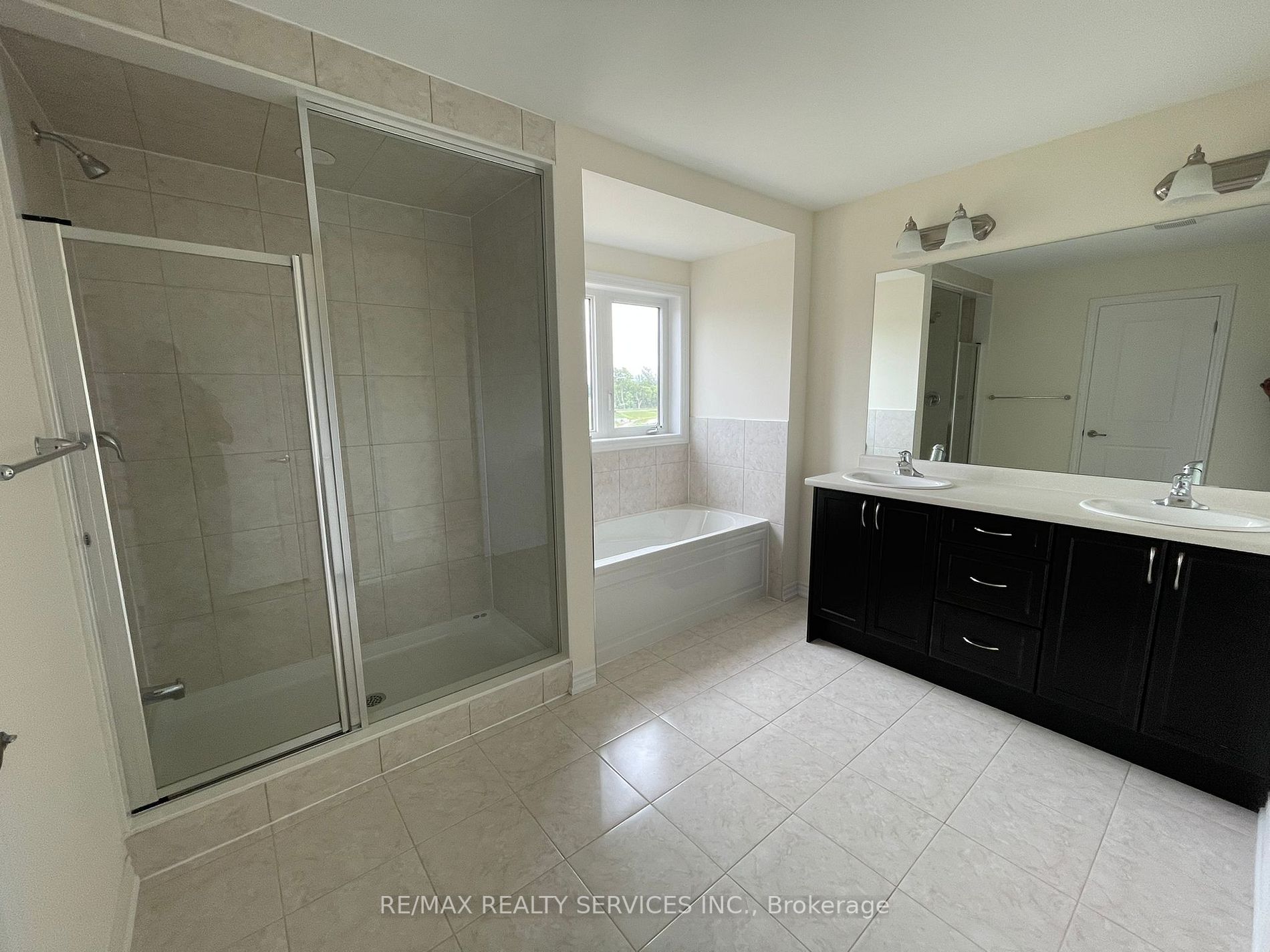 25 Jenner Ct Property Photo 6