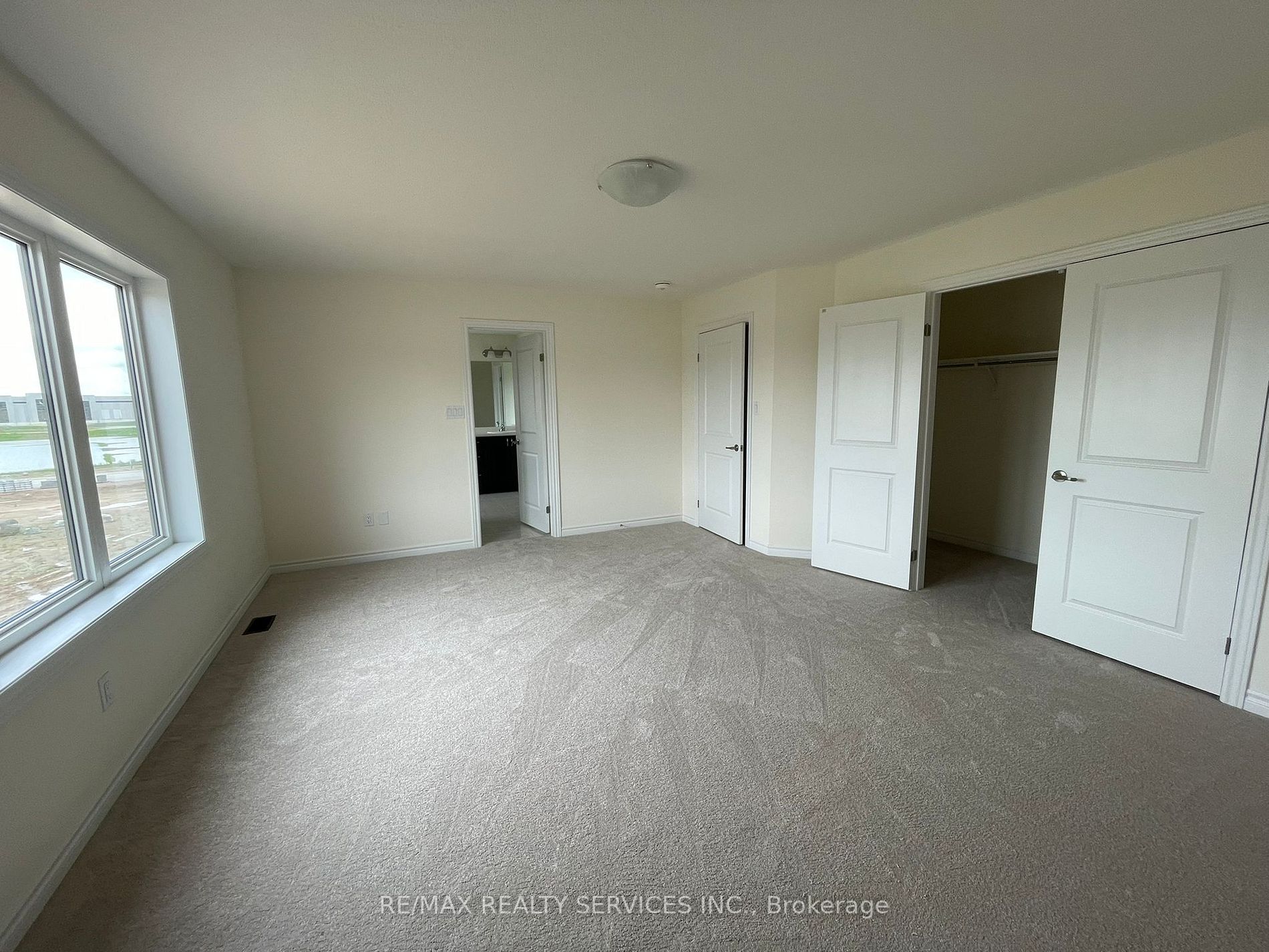 25 Jenner Ct Property Photo 7