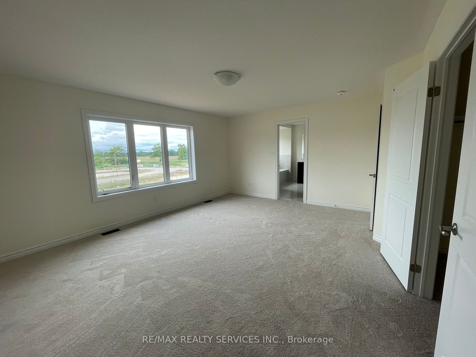25 Jenner Ct Property Photo 8