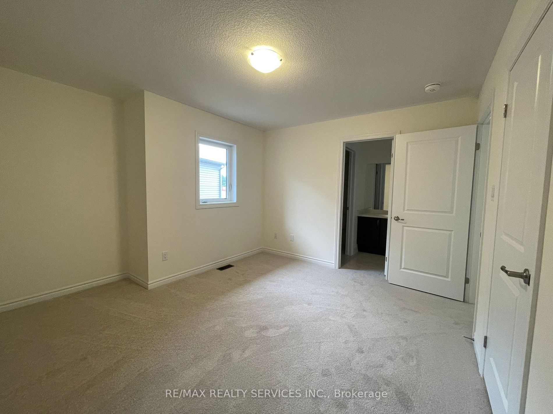 25 Jenner Ct Property Photo 9