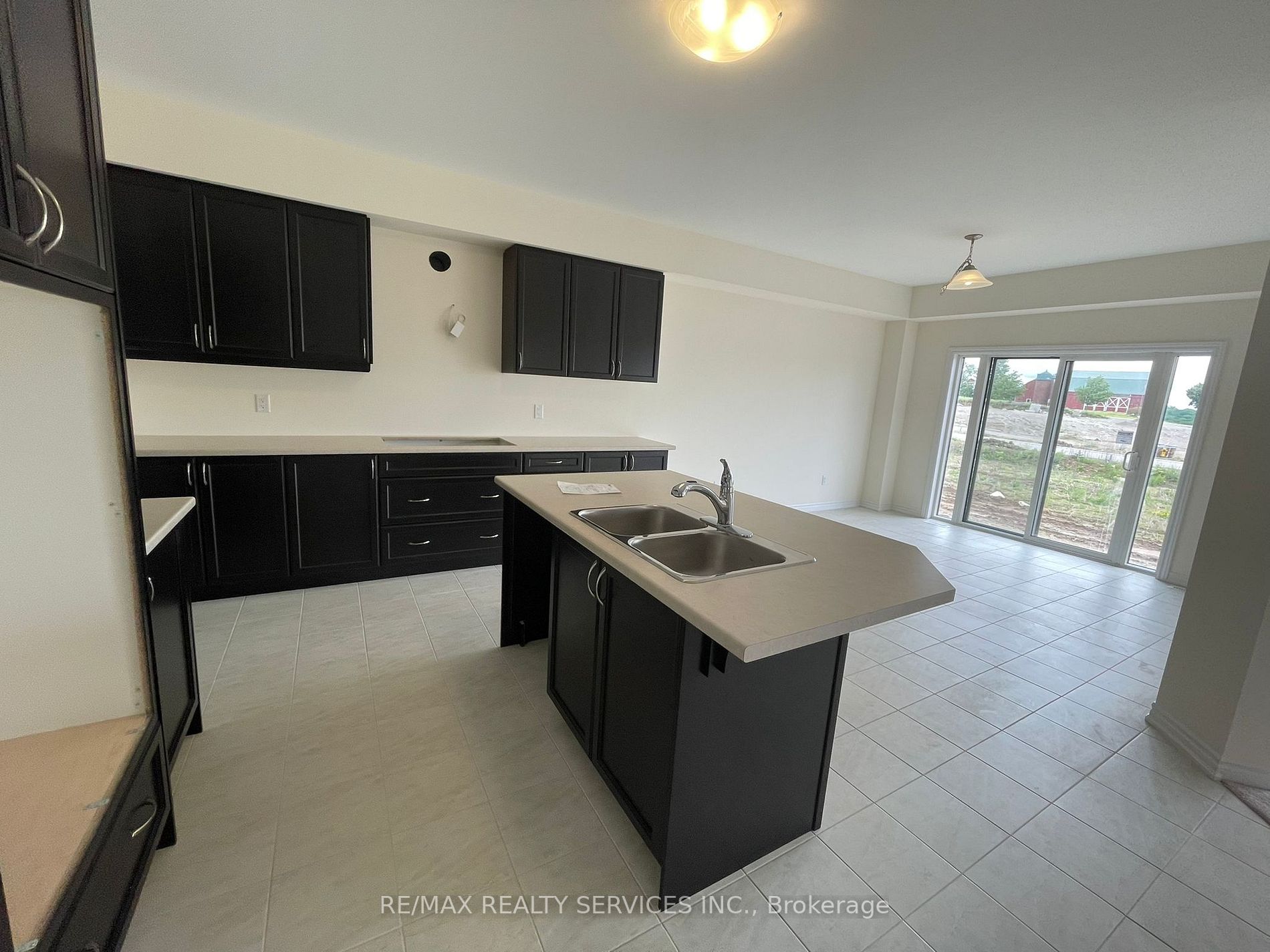 25 Jenner Ct Property Photo 11