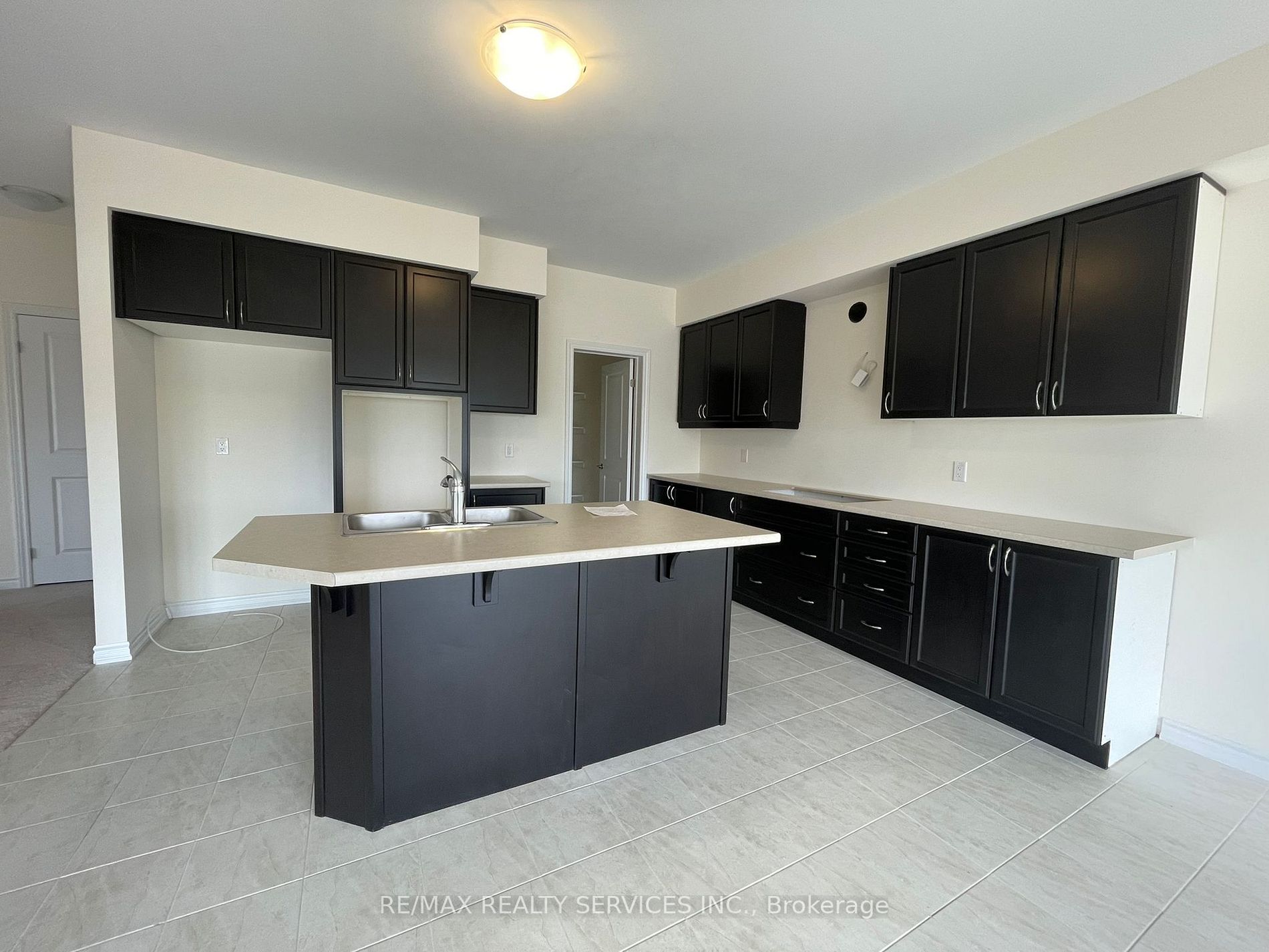 25 Jenner Ct Property Photo 15