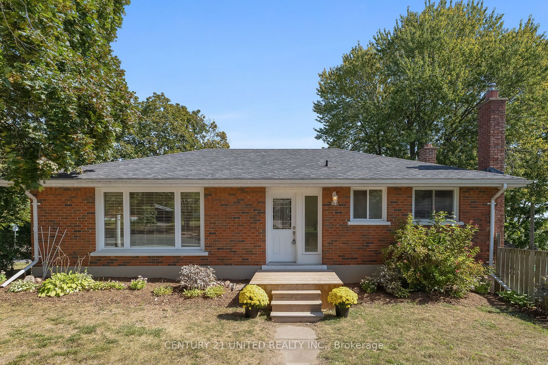 398 Applegrove Ave