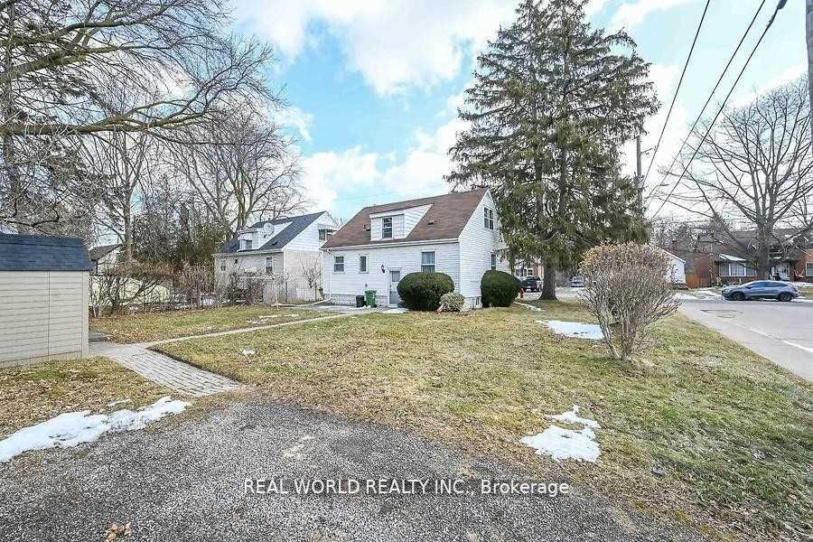 112 Leland St Property Photo 2