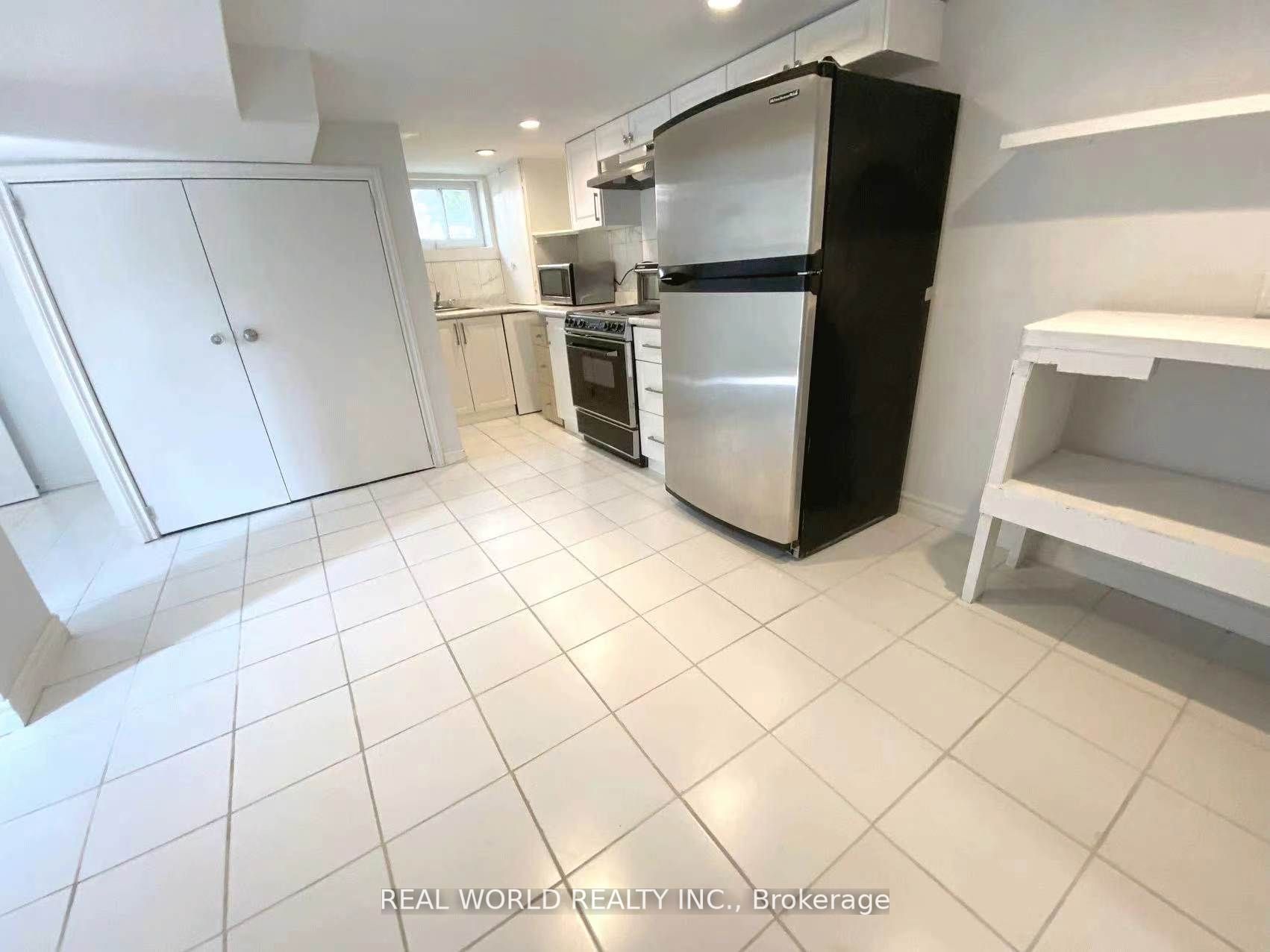 112 Leland St Property Photo 3