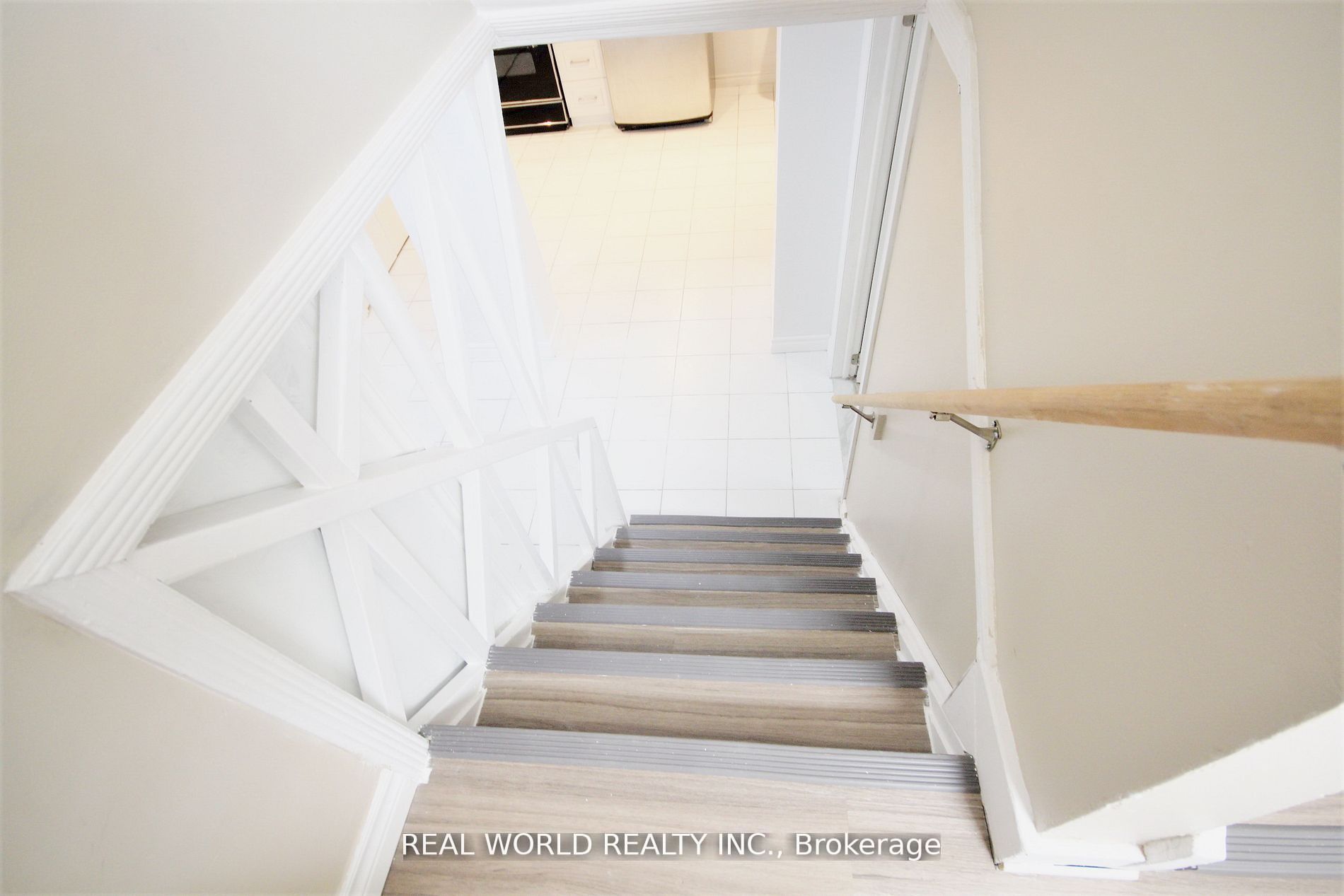 112 Leland St Property Photo 4