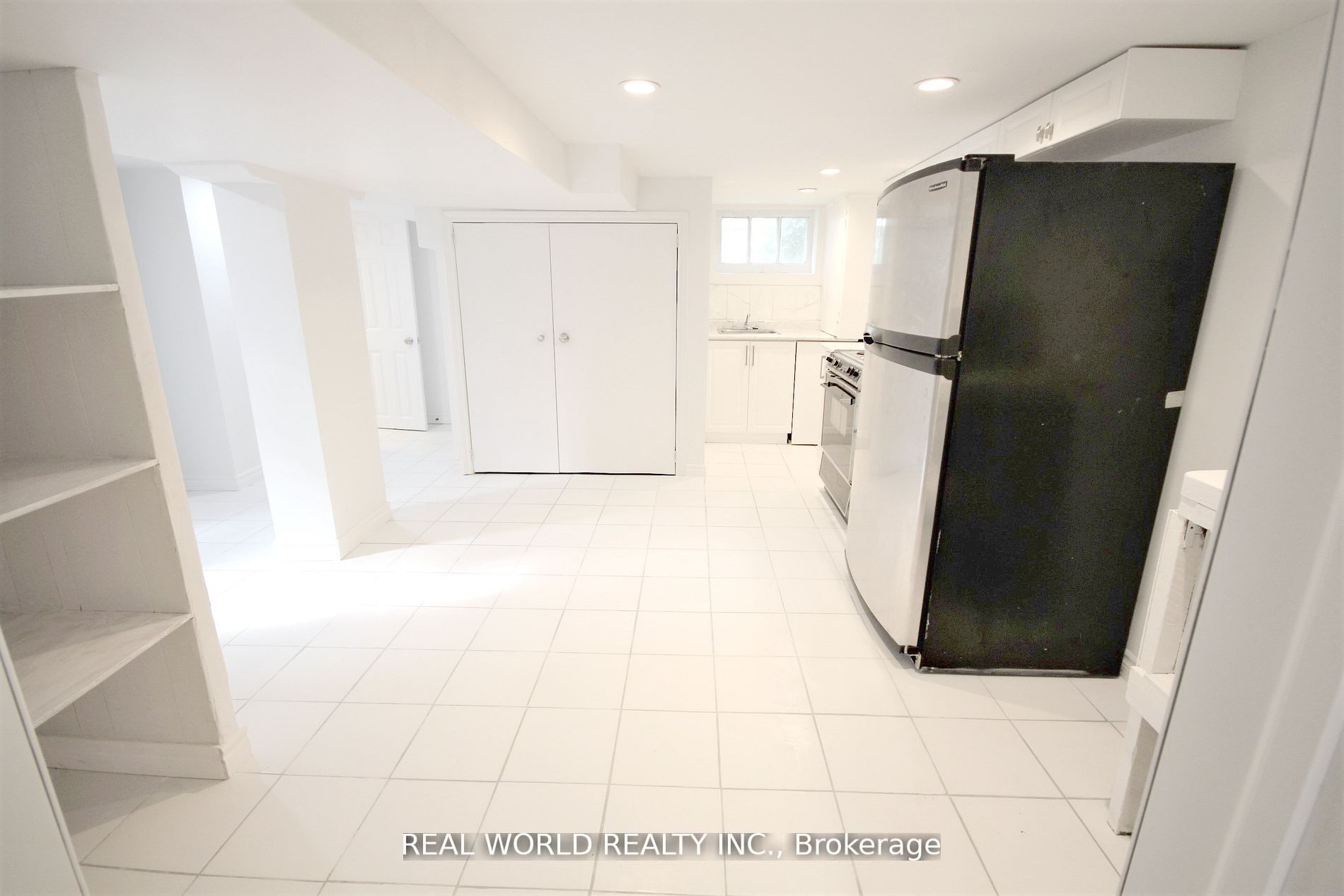 112 Leland St Property Photo 6