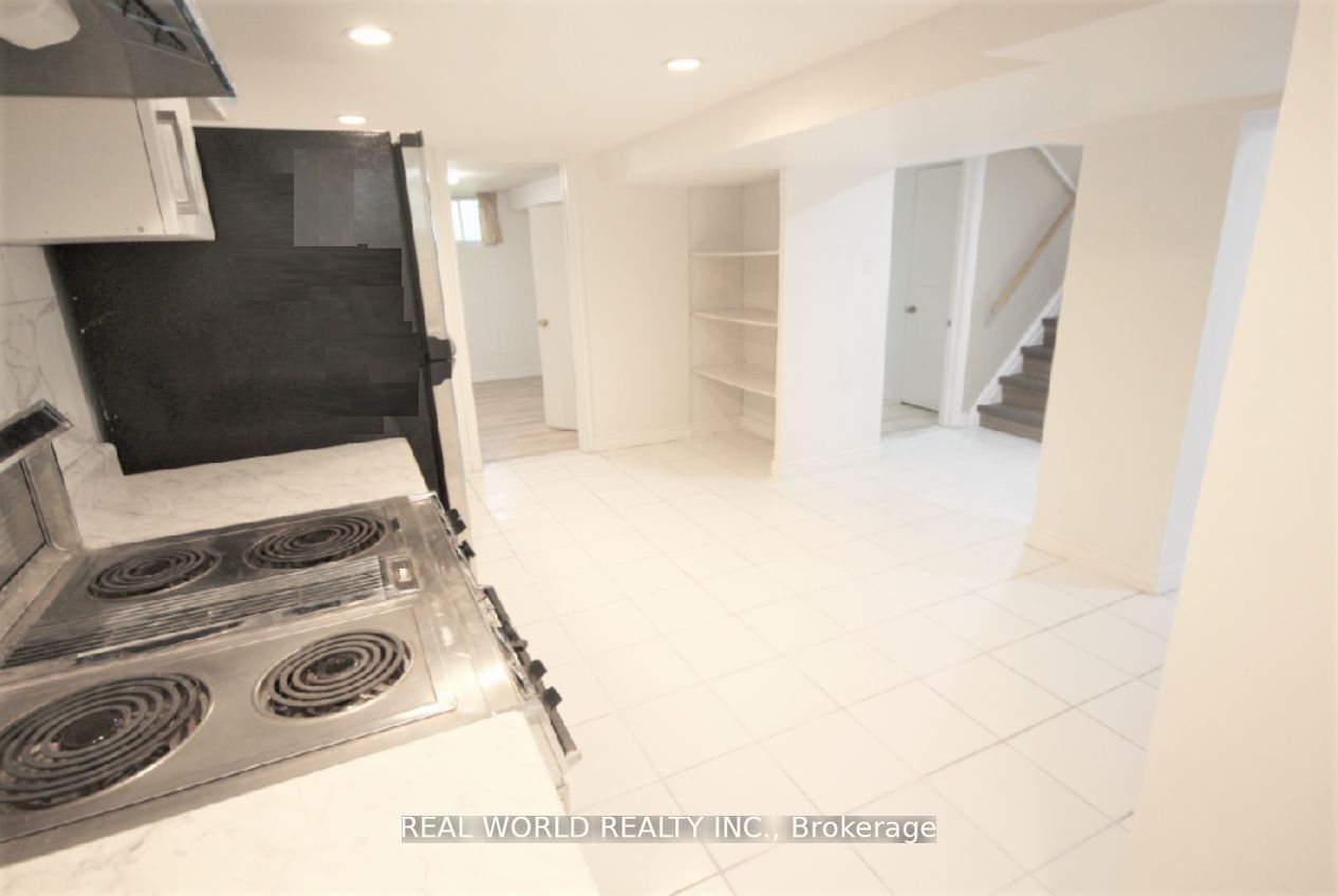 112 Leland St Property Photo 7