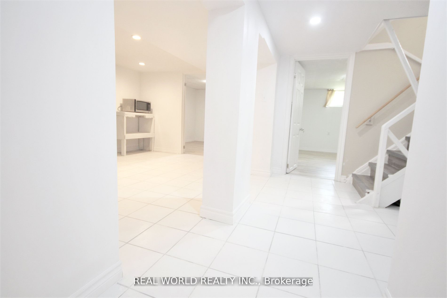 112 Leland St Property Photo 9