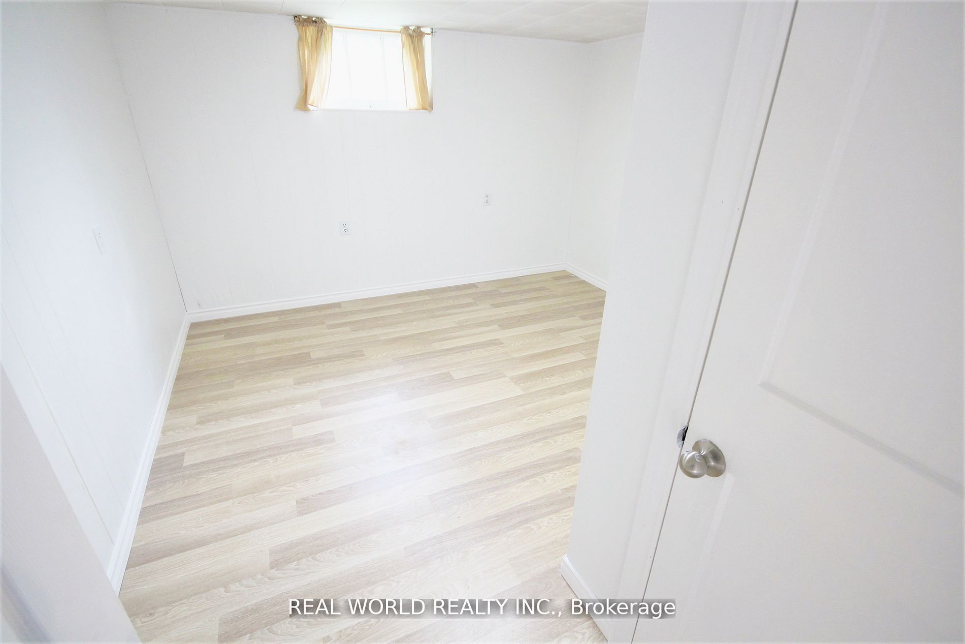 112 Leland St Property Photo 11